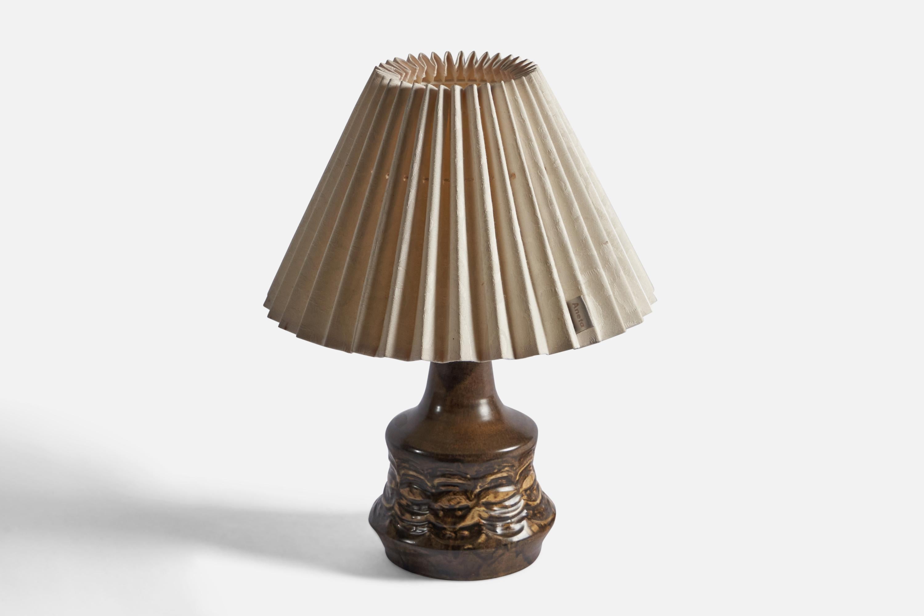 A brown-glazed stoneware table lamp designed and produced by Løvemose, Denmark, c. 1960s.

Overall Dimensions: 15.75