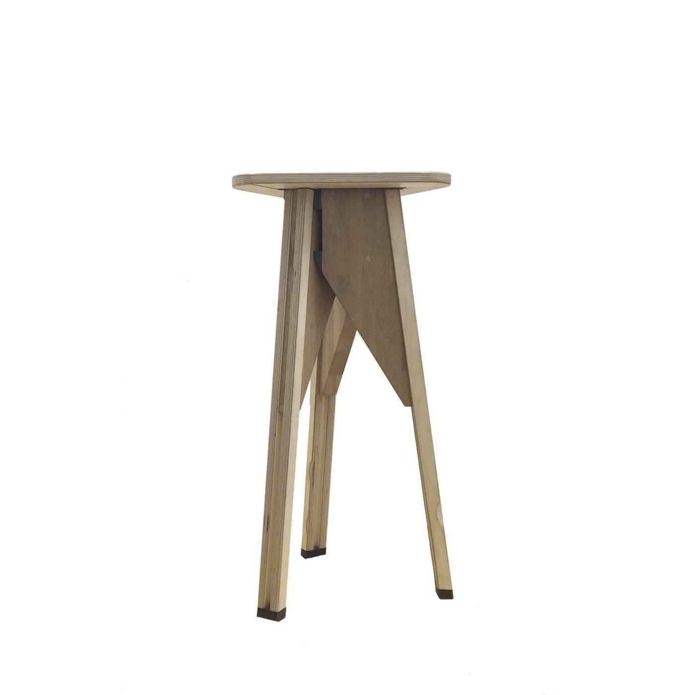 Part of the LW series, this striking stool can stand alone or be combined with others from the same collection to add touches of modern sophistication to any room. This tall piece can be used as a high stool, side table or planter and its given its