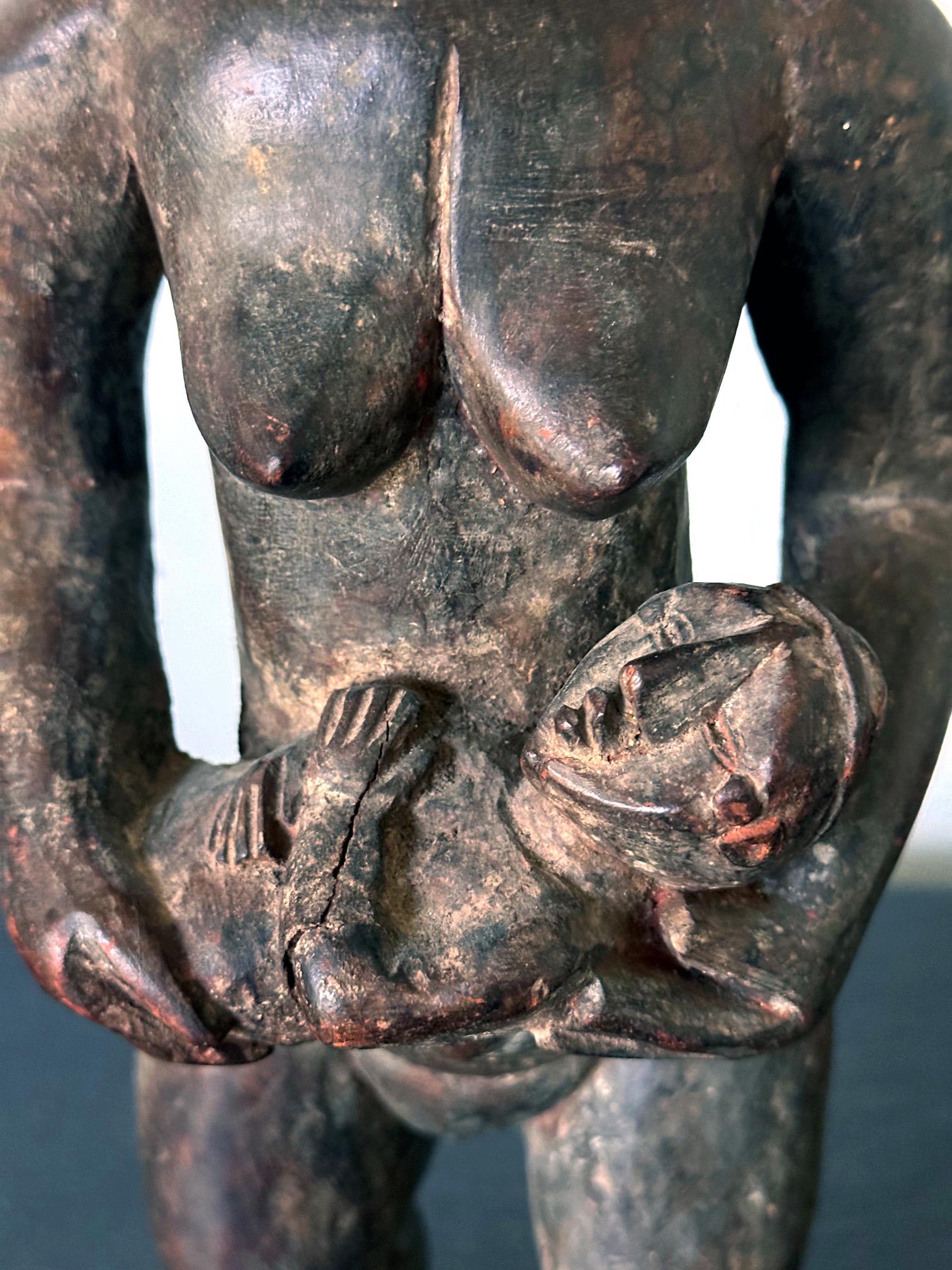 Lwalwa Mother Figure Holding Baby DR Congo Africa with Provenance For Sale 2
