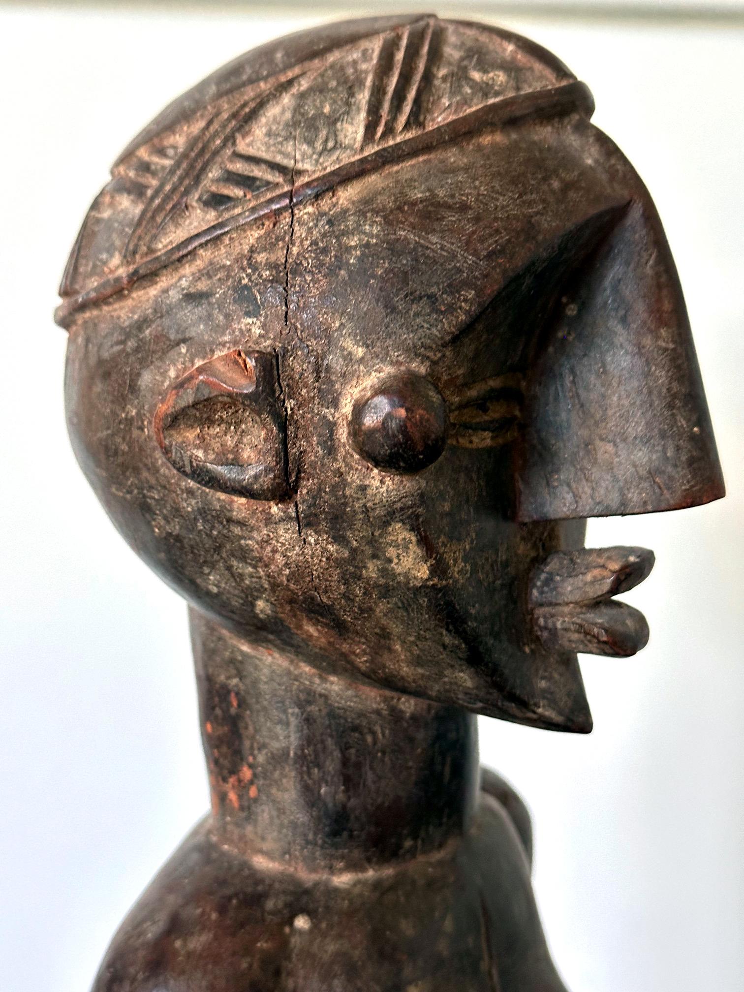Lwalwa Mother Figure Holding Baby DR Congo Africa with Provenance For Sale 3