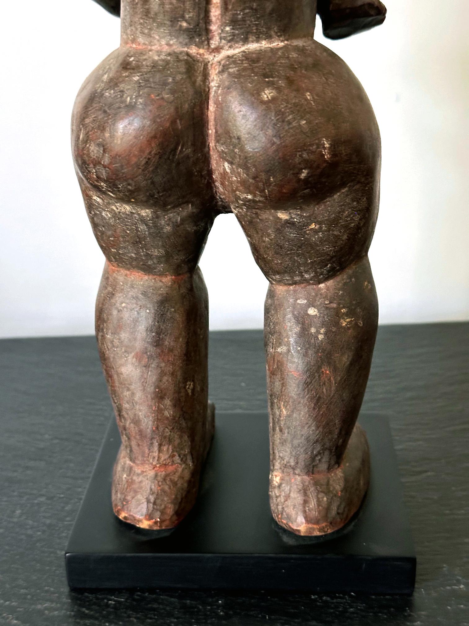 Lwalwa Mother Figure Holding Baby DR Congo Africa with Provenance For Sale 7