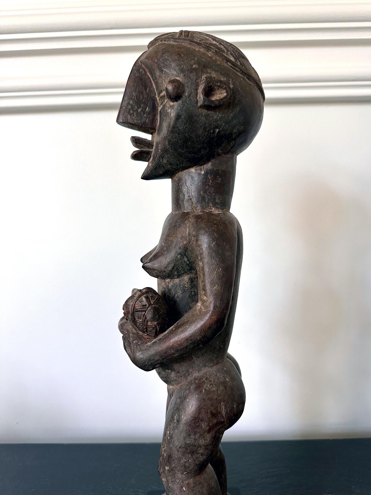 Lwalwa Mother Figure Holding Baby DR Congo Africa with Provenance For Sale 8