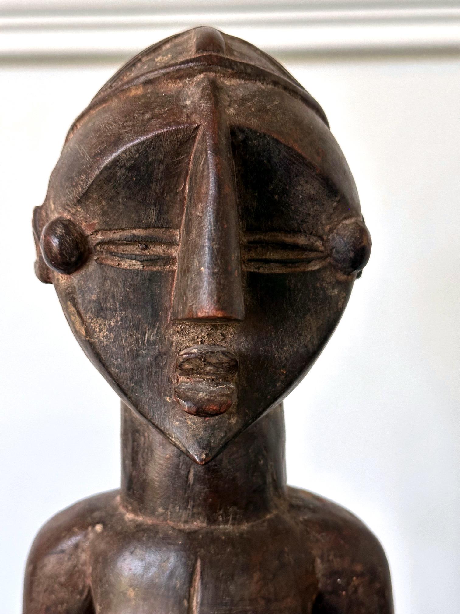 Lwalwa Mother Figure Holding Baby DR Congo Africa with Provenance For Sale 1