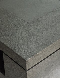Mesa LX2 de MDF revestido de bronce blanco envejecido by Stephanie Odegard