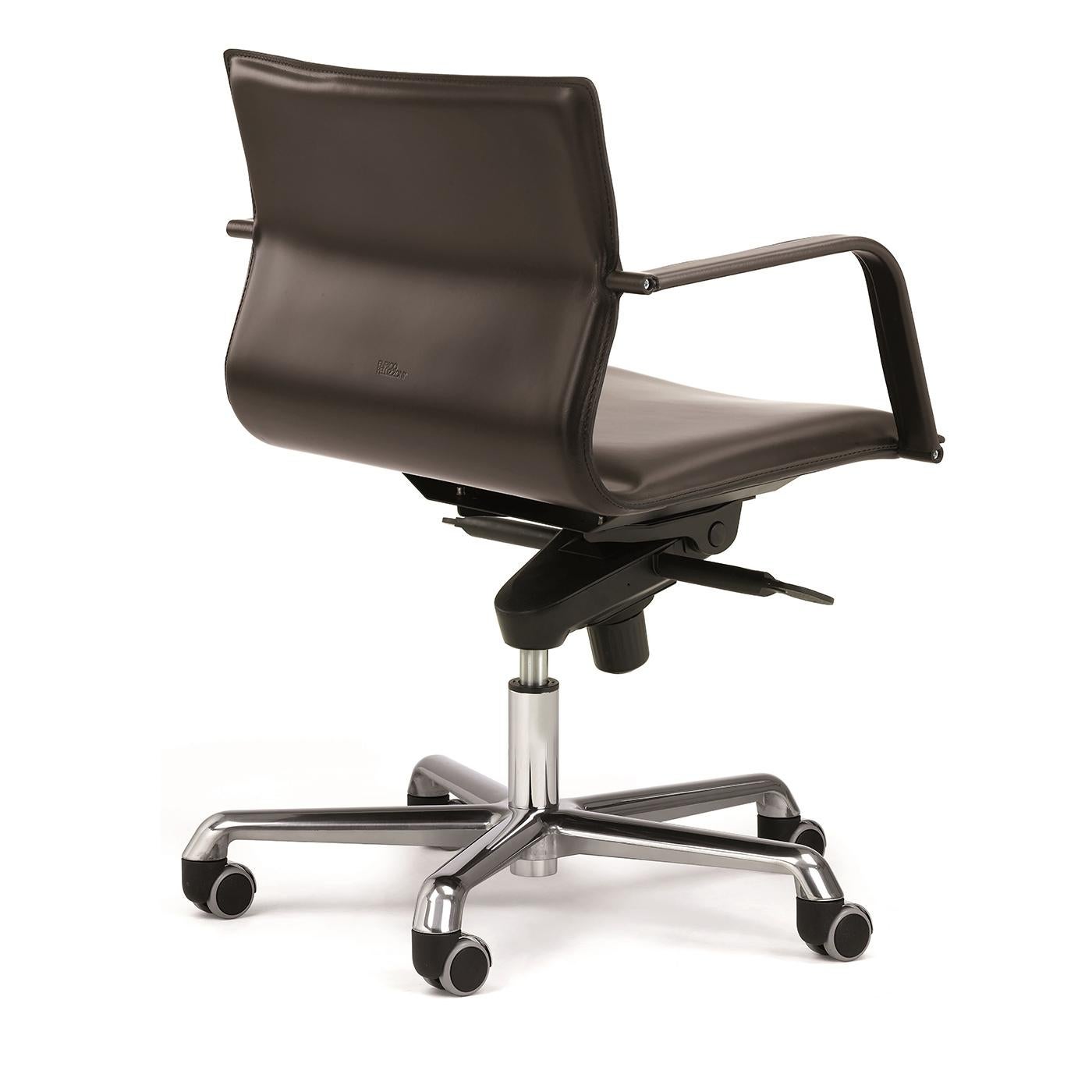 The Lybra Swivel Chair combines functionality with refined elegance. It features a sturdy steel frame, expanded polyurethane padding, and luxurious brown leather upholstery for superior comfort. The five-star base is equipped with height adjustment