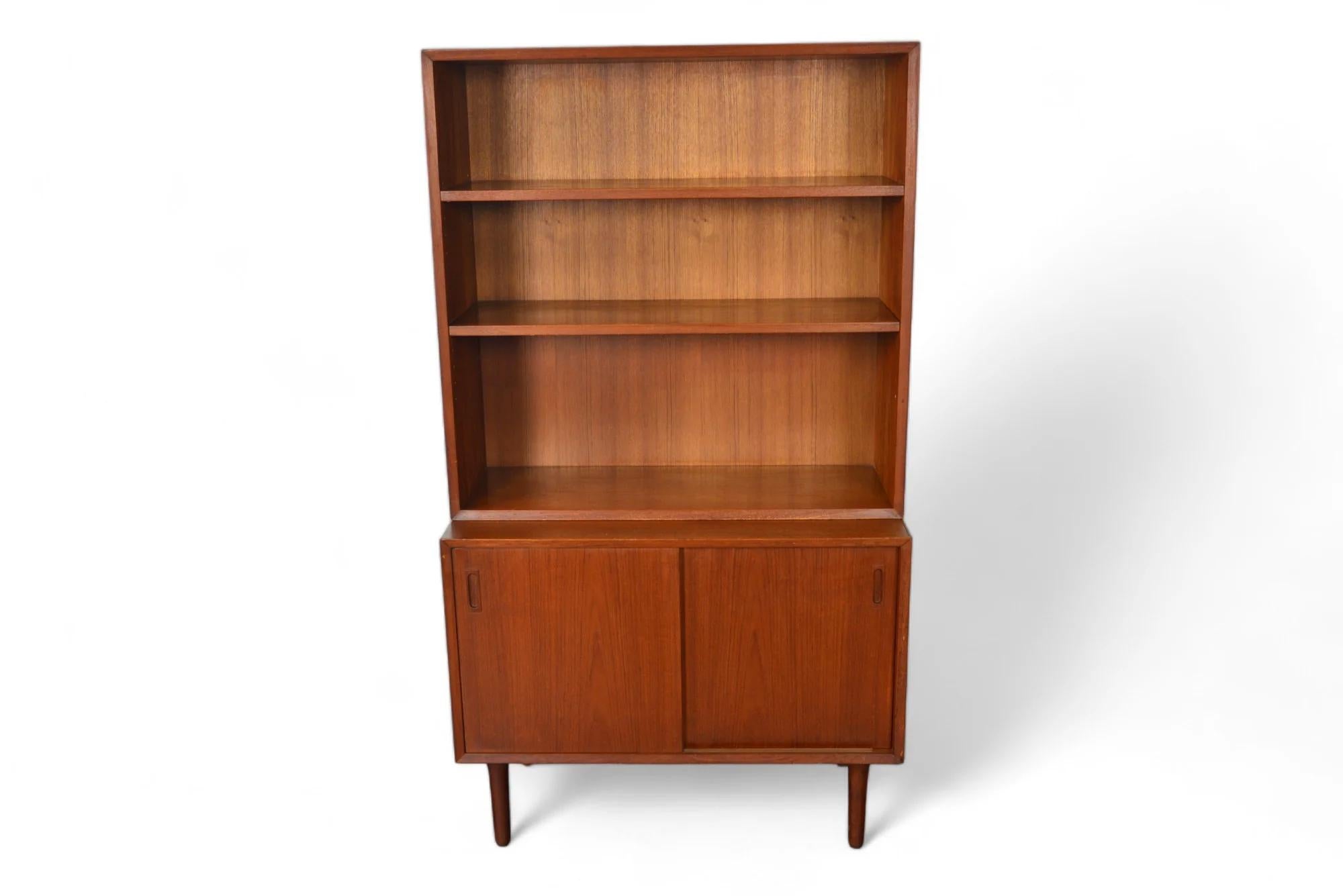 XX secolo Lyby Møbler Piccola Credenza in Teak con Libreria Hutch in vendita