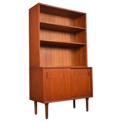 Lyby Møbler Pequeña Credenza de Teca Con Librería Conejera