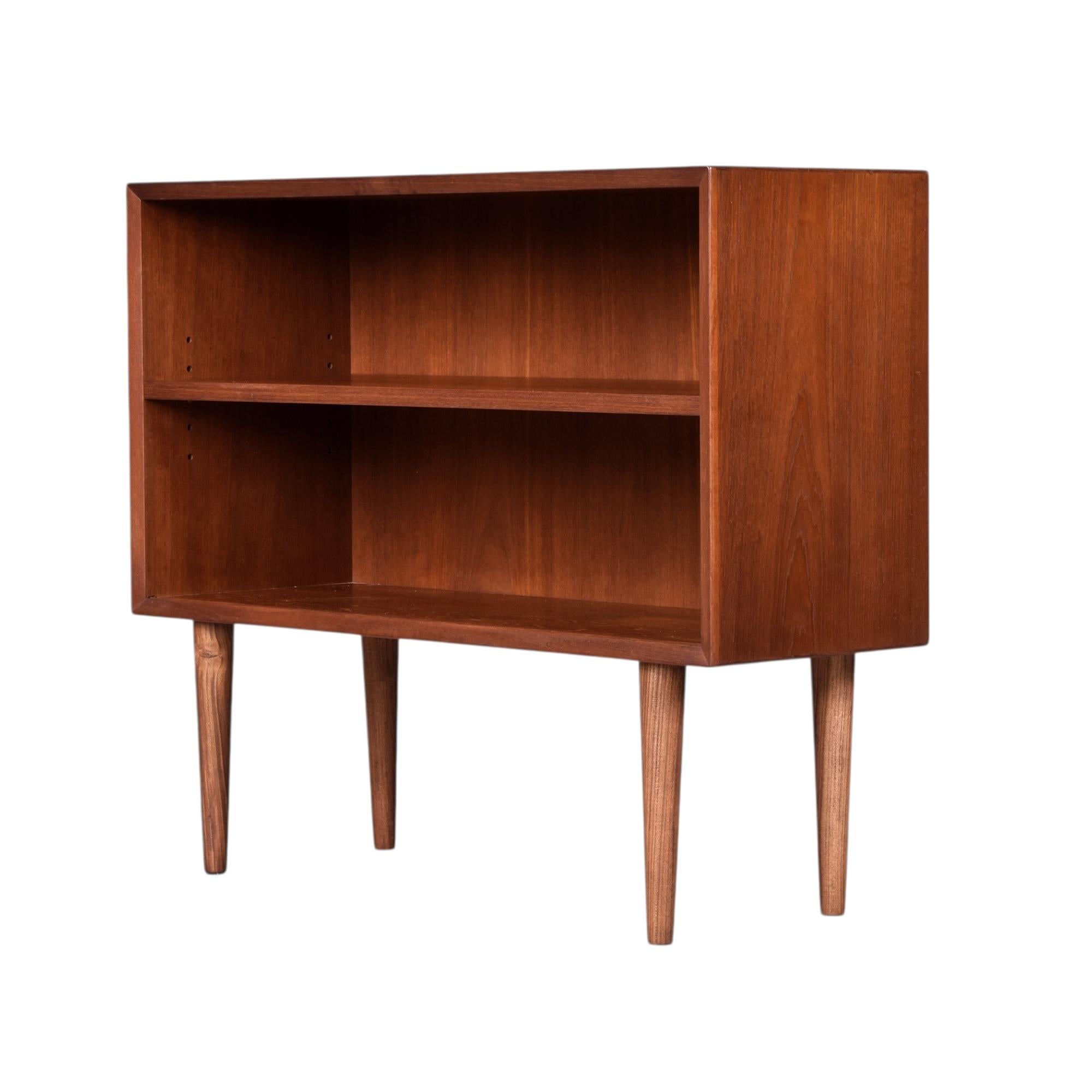 Metà XX secolo Lyby Mobler Armadio e libreria modulare danese moderna in teak in vendita