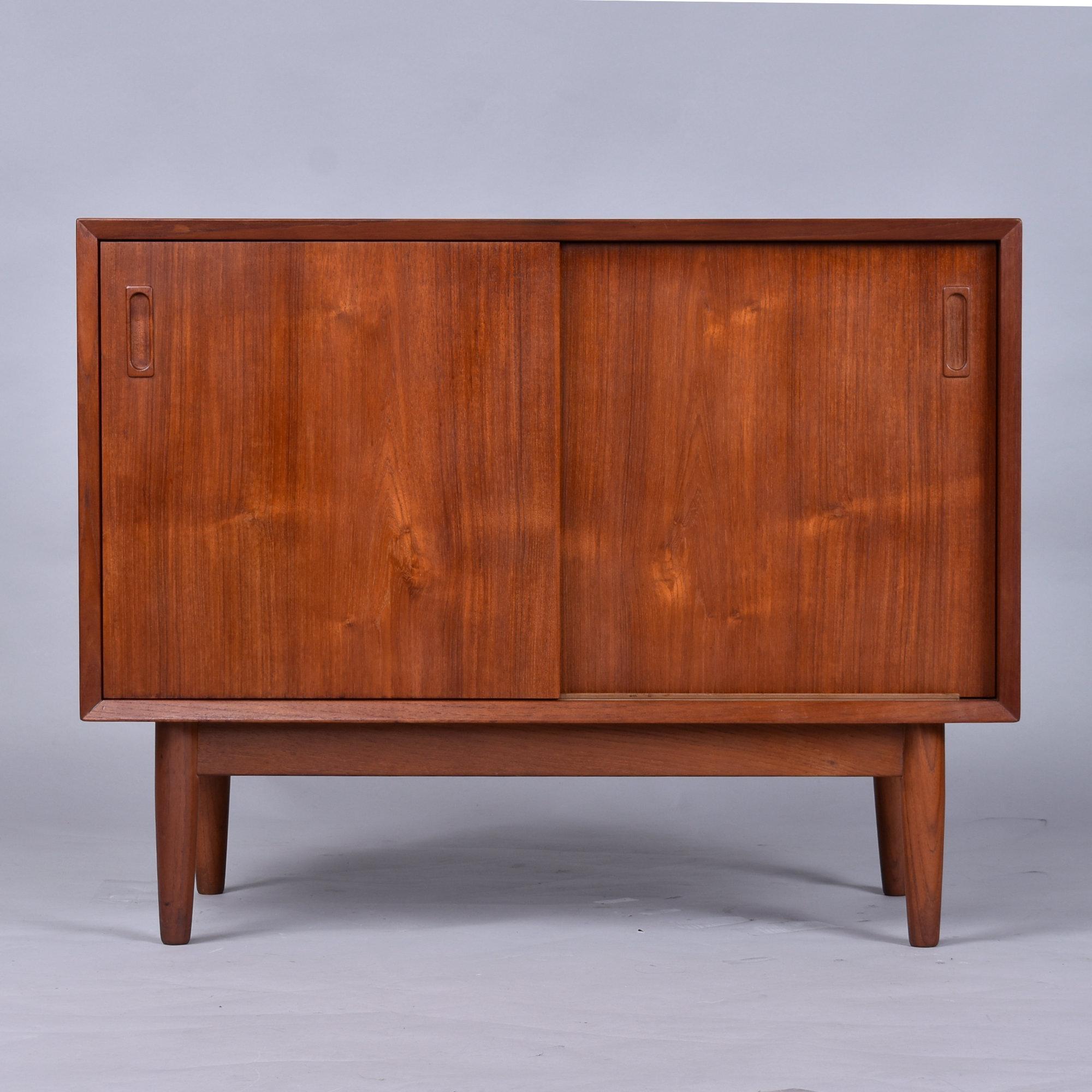 Lyby Mobler Armadio Moderno Danese in Teak con Anta Scorrevole in vendita 10