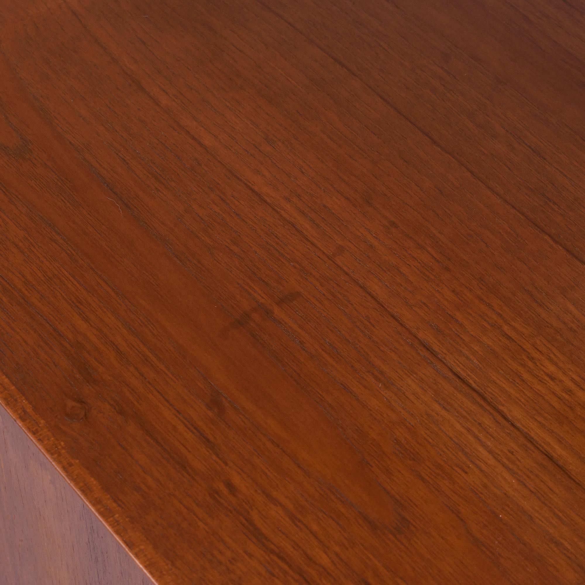 Lyby Mobler Armadio Moderno Danese in Teak con Anta Scorrevole in vendita 12