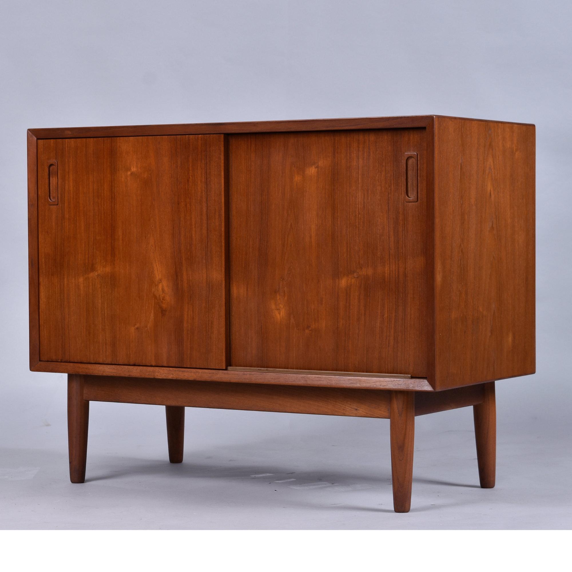 Lyby Mobler Armadio Moderno Danese in Teak con Anta Scorrevole in vendita 2