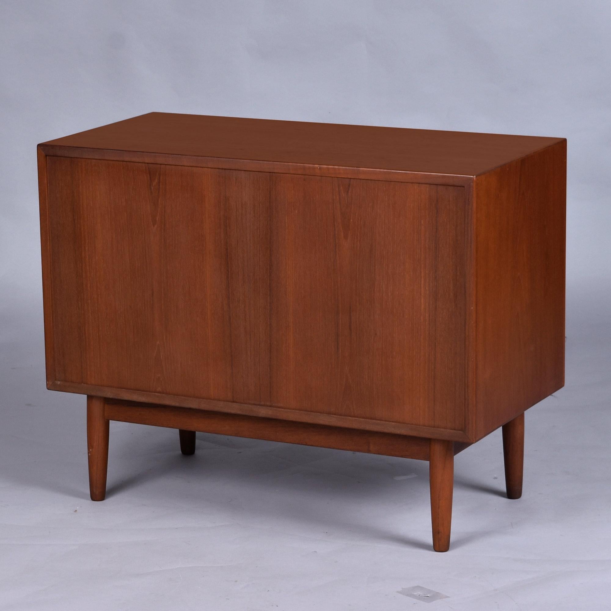 Lyby Mobler Armadio Moderno Danese in Teak con Anta Scorrevole in vendita 3