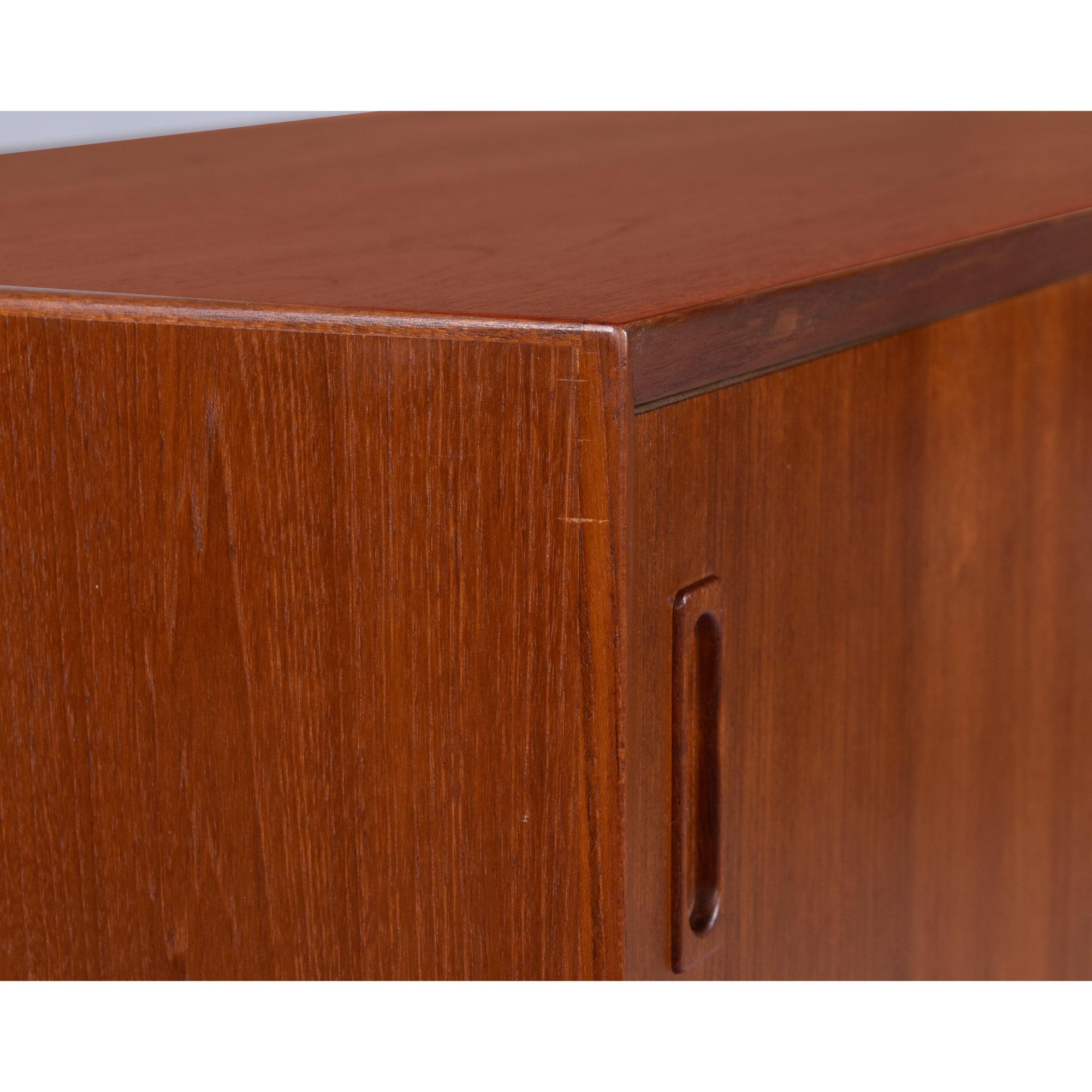 Lyby Mobler Armadio Moderno Danese in Teak con Anta Scorrevole in vendita 4