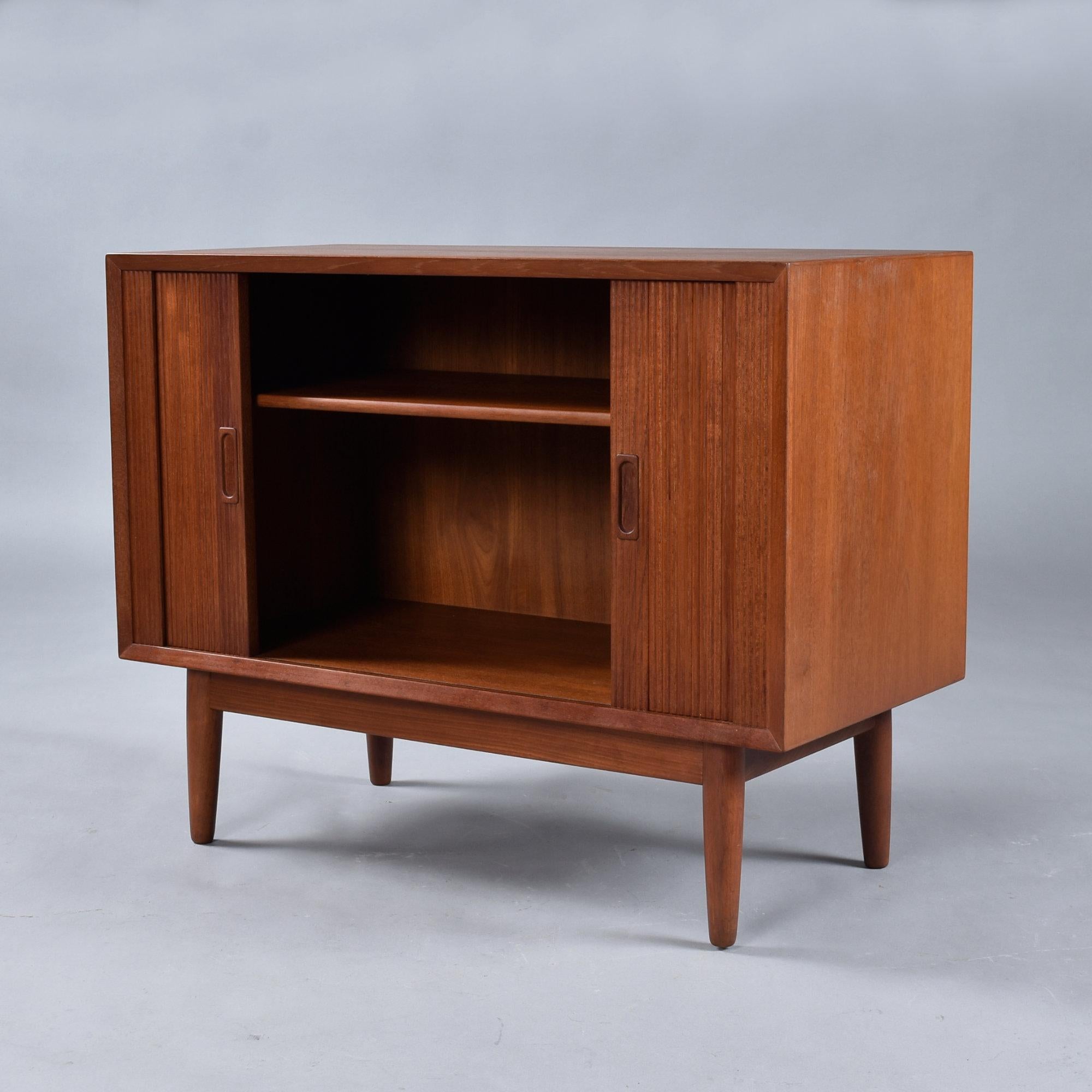Lyby Mobler Armadio danese in teak con ante a tamburo in vendita 3