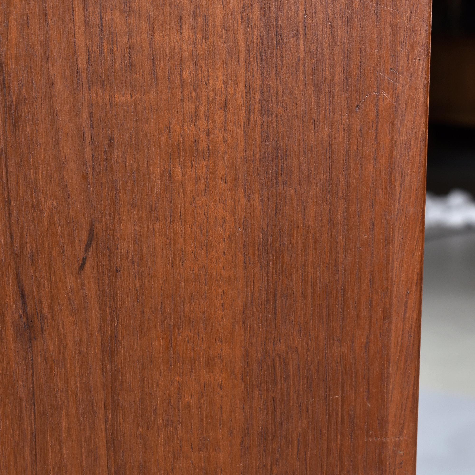 Lyby Mobler Armadio danese in teak con ante a tamburo in vendita 5
