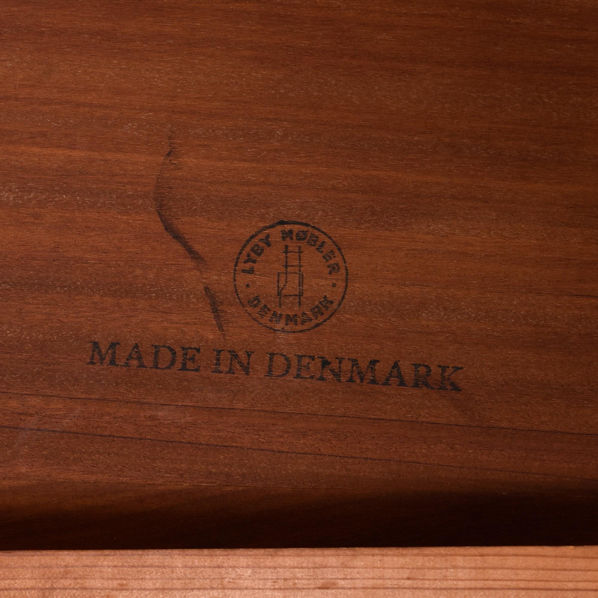Teak Lyby Mobler Armadio danese in teak con ante a tamburo in vendita