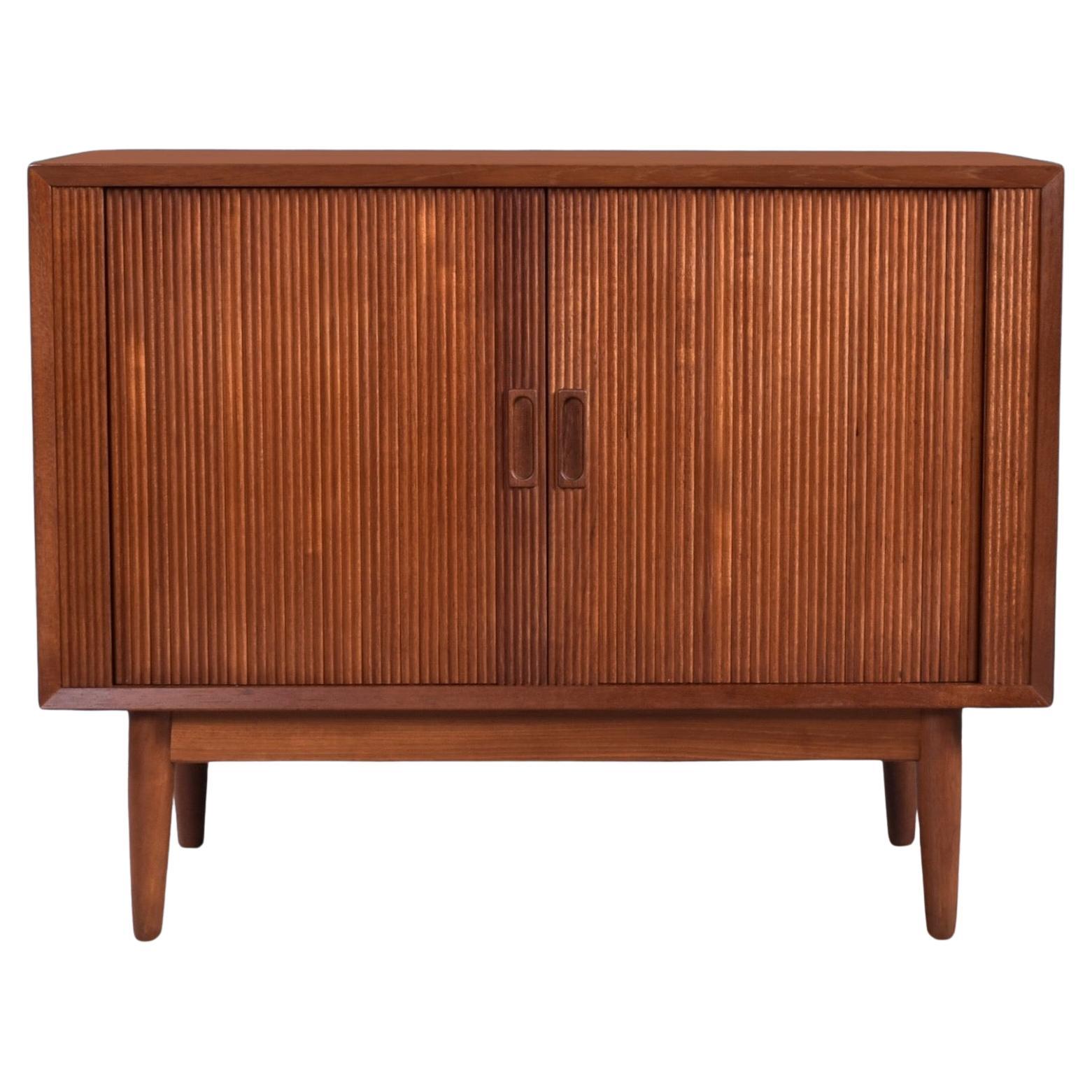 Lyby Mobler Armadio danese in teak con ante a tamburo in vendita