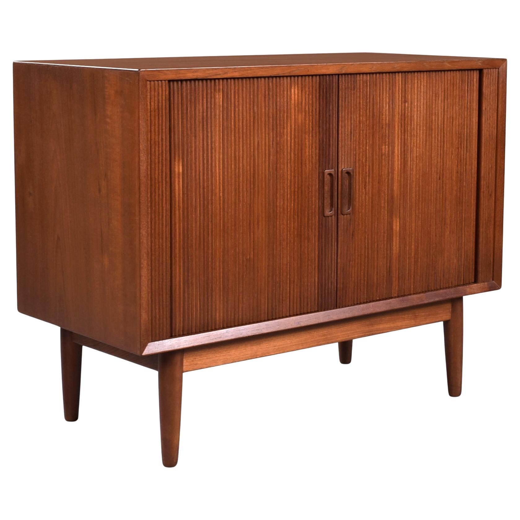 Lyby Mobler Armadio danese in teak con ante a tamburo