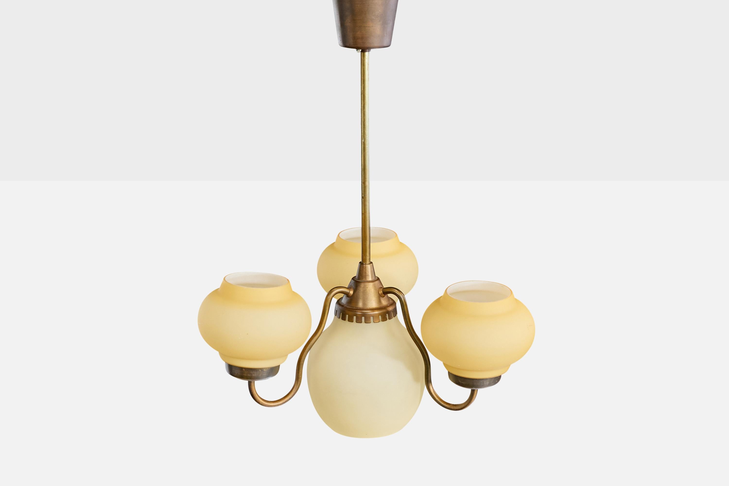 Lyfa, Lámpara de araña, Latón, Vidrio, Dinamarca, Década de 1950 en Bueno estado para la venta en High Point, NC