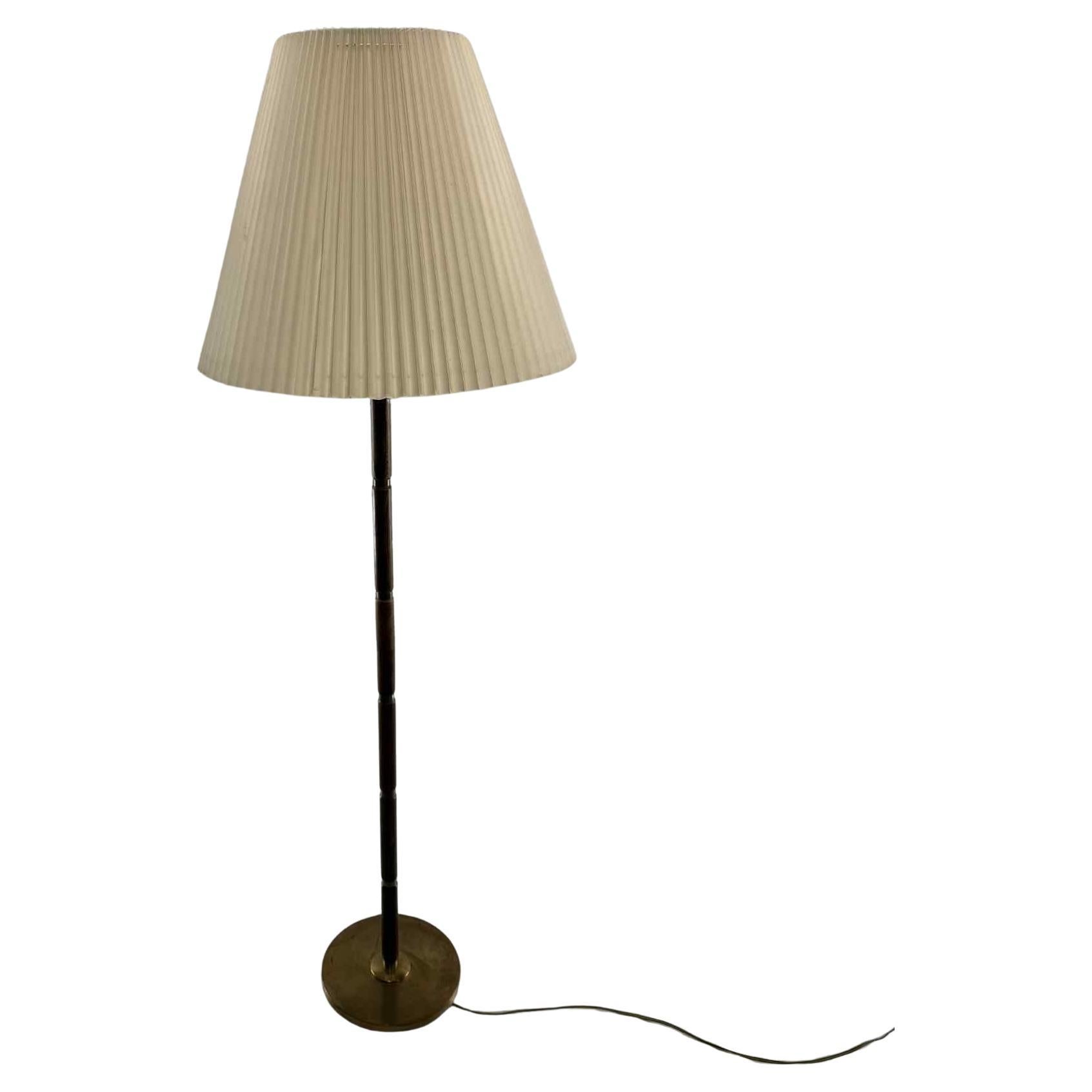 Lampadaire Lyfa, années 1950 - Bois de rose et laiton en vente