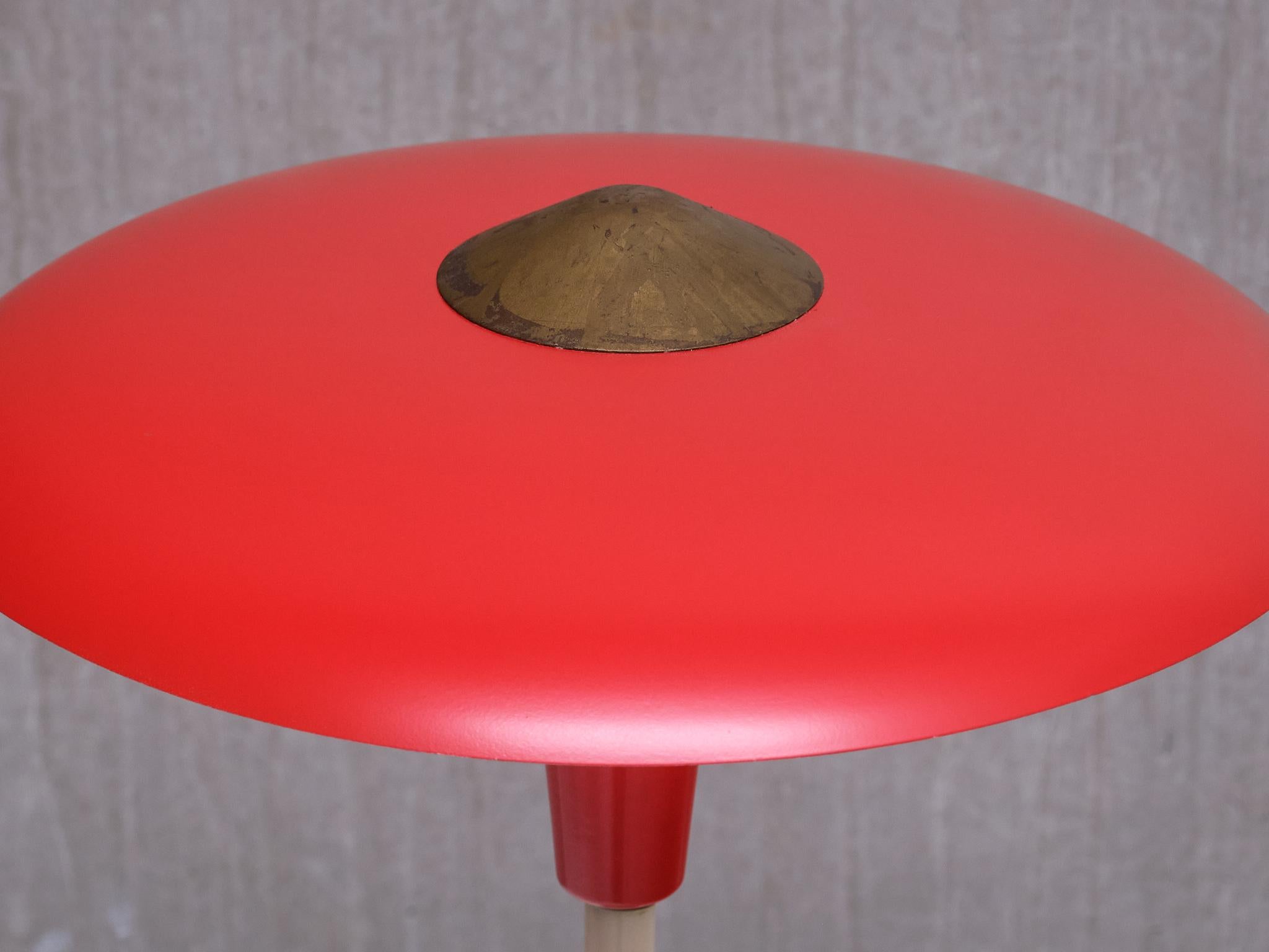 Lampe de table rouge Lyfa en laiton et métal, Danemark, fin des années 1950 en vente 1