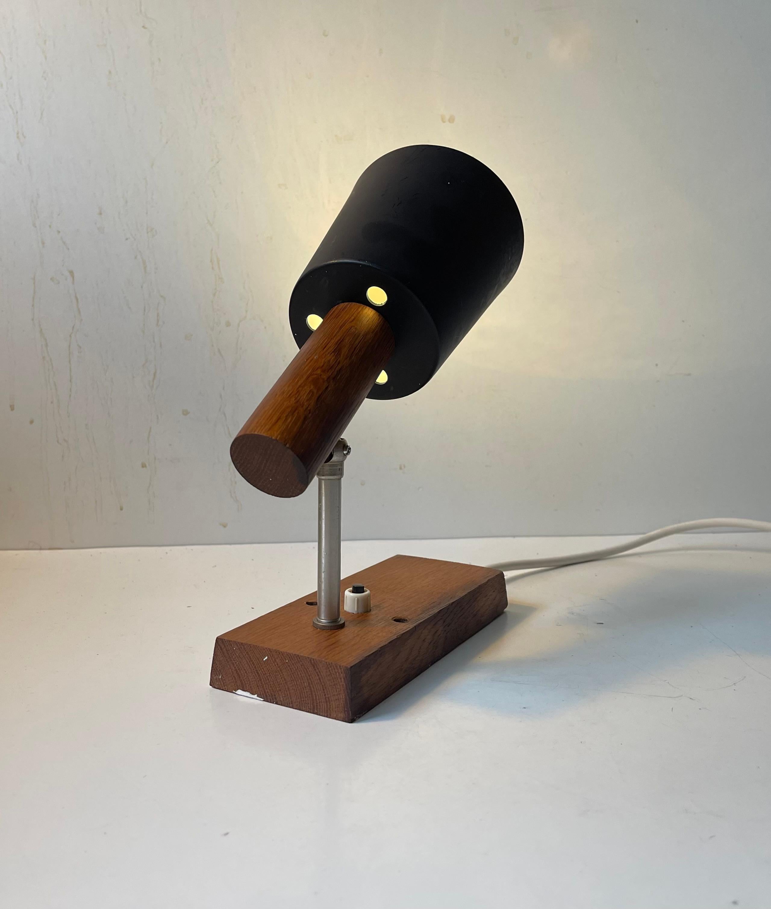 Metà XX secolo Lyfa Silva - Lampada da parete regolabile in nero e teak, anni '60 in vendita