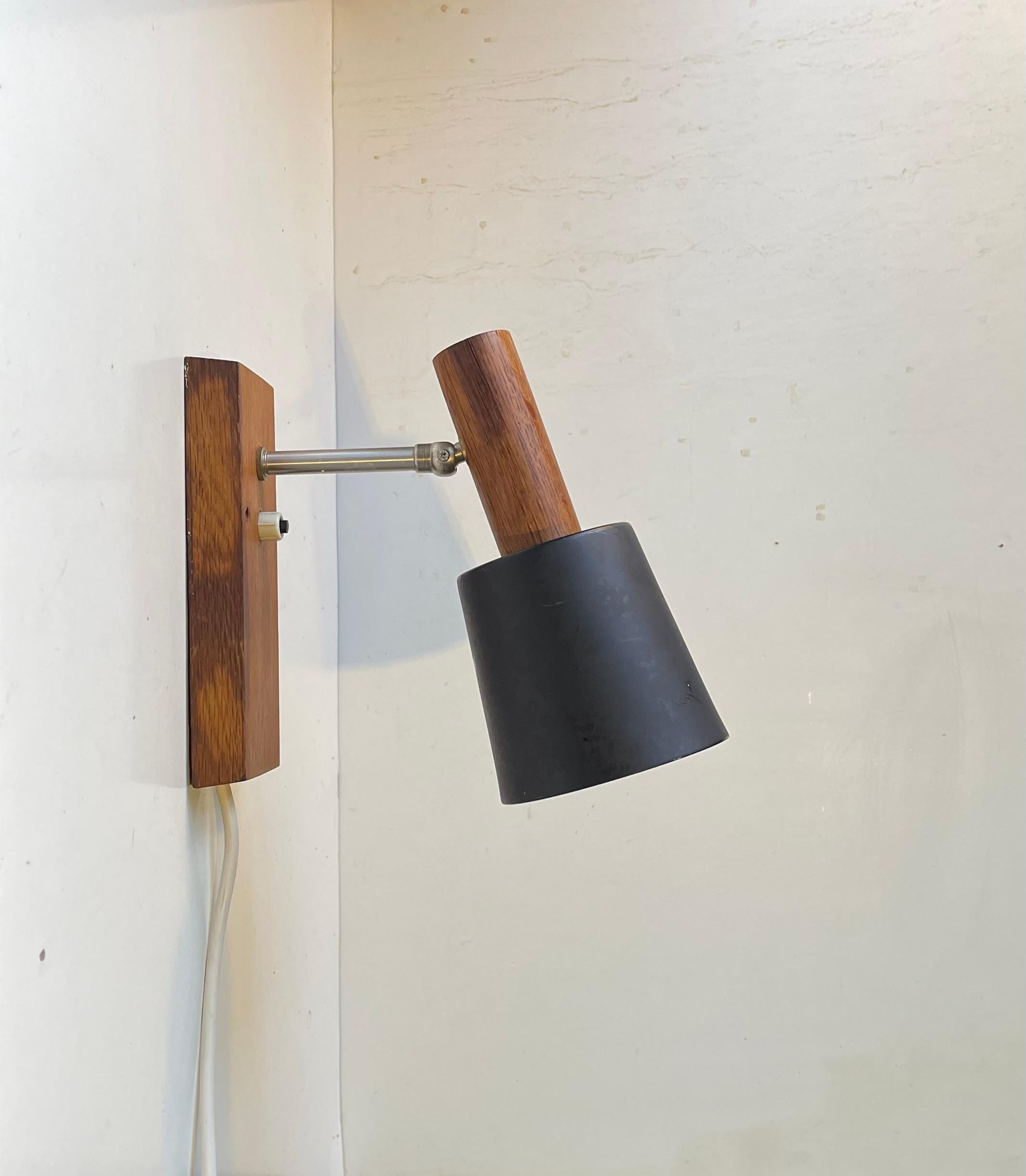 Lyfa Silva - Lampada da parete regolabile in nero e teak, anni '60 in vendita 1