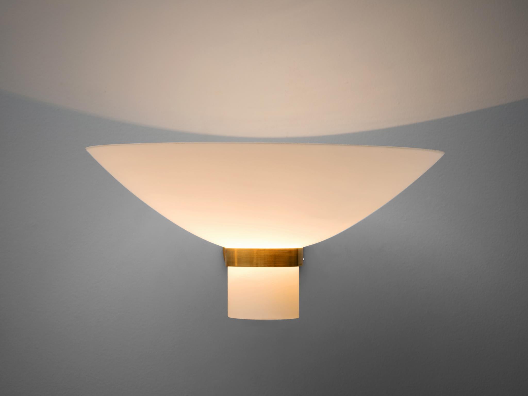 Lyfa, wall light, solid brass, opal glass, Denmark, 1960s

A single wall light designed and manufactured by Lyfa, Denmark. The light is equipped with a large opaline glass shade and a minimalistic brass arm and wall fixture. The opal glass spreads
