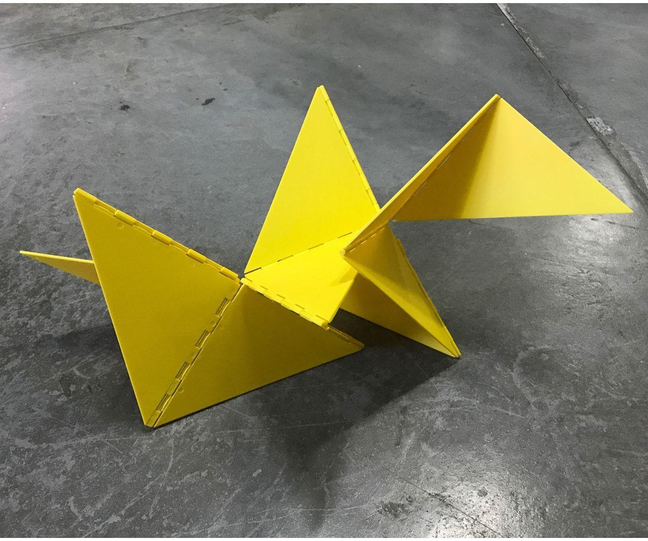 Model based on the work of Lygia Clark, authorized by the heirs and by the cultural association 