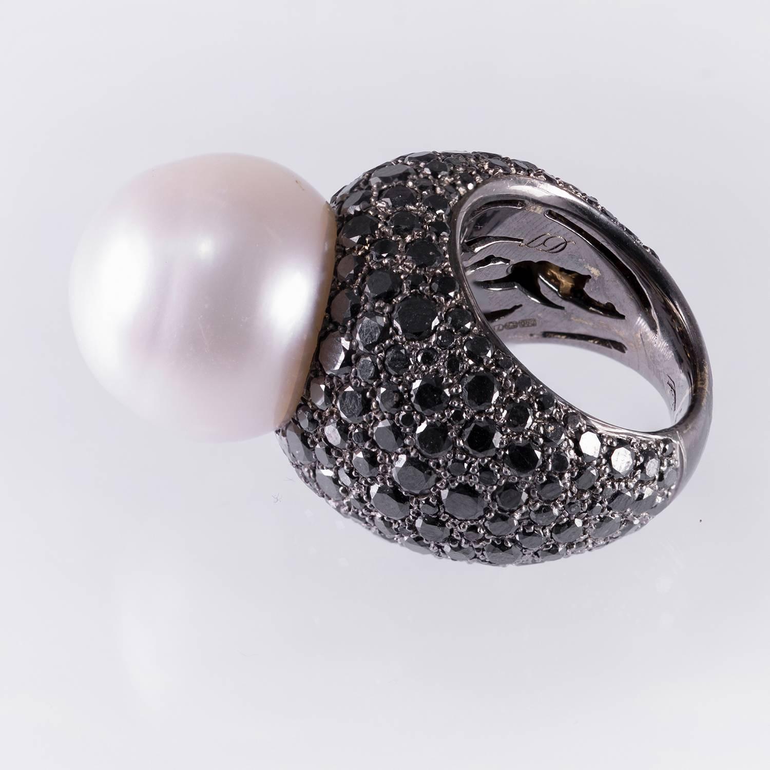 Contemporary Lygia Demades 18mm White South Sea Cultured Pearl and Black Diamond Gold Ring  For Sale