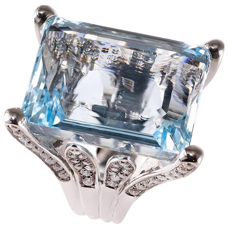 Lygia Demades 47 Carat Natural Aquamarine and Diamond 18 Karat White Gold Ring For Sale
