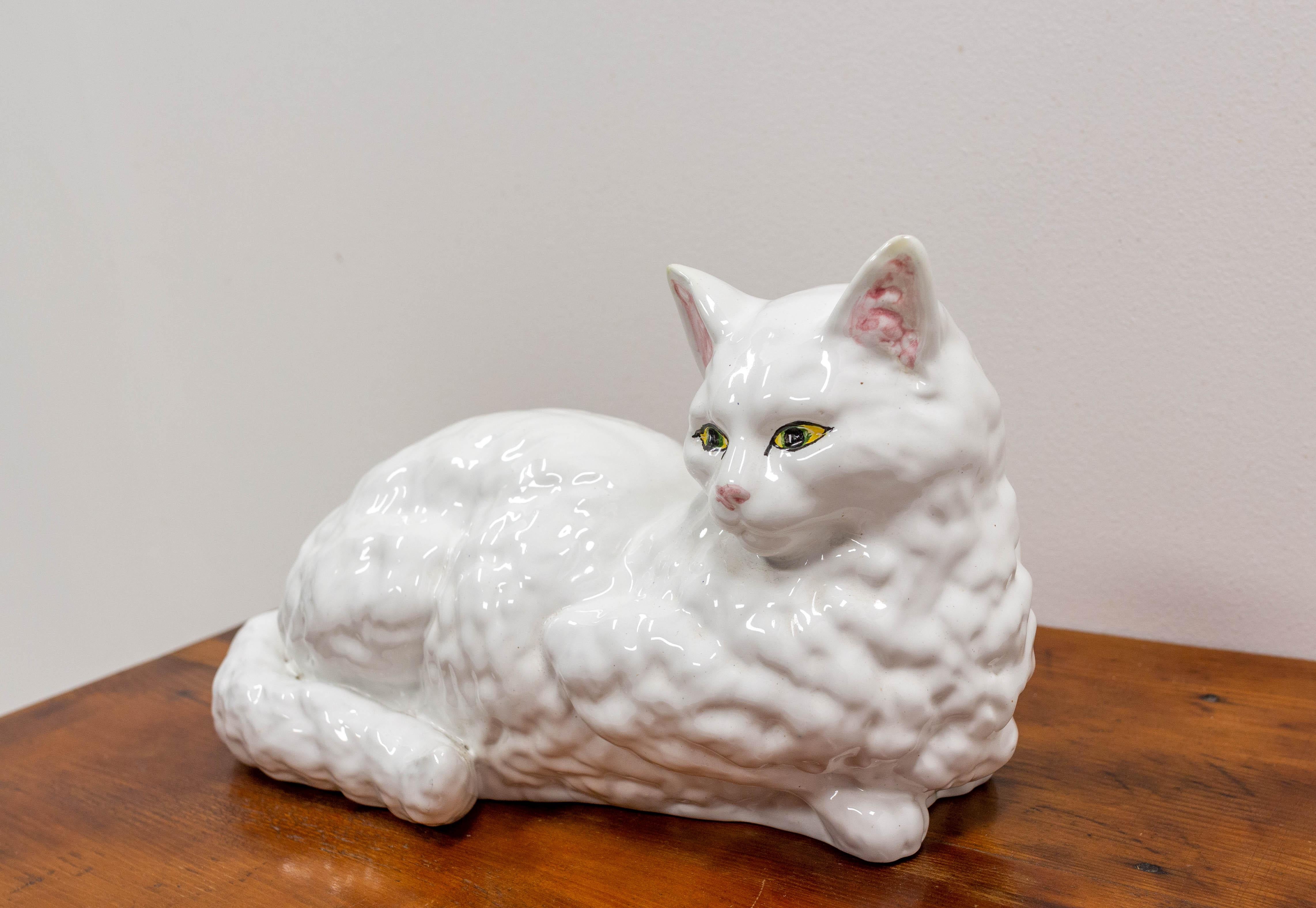 White faience lying cat statue
French circa 1980
Please see our white faience sitting cat statue LU4476225152352
Good condition


wooden case 45 32 30 cm 6 kg.
  