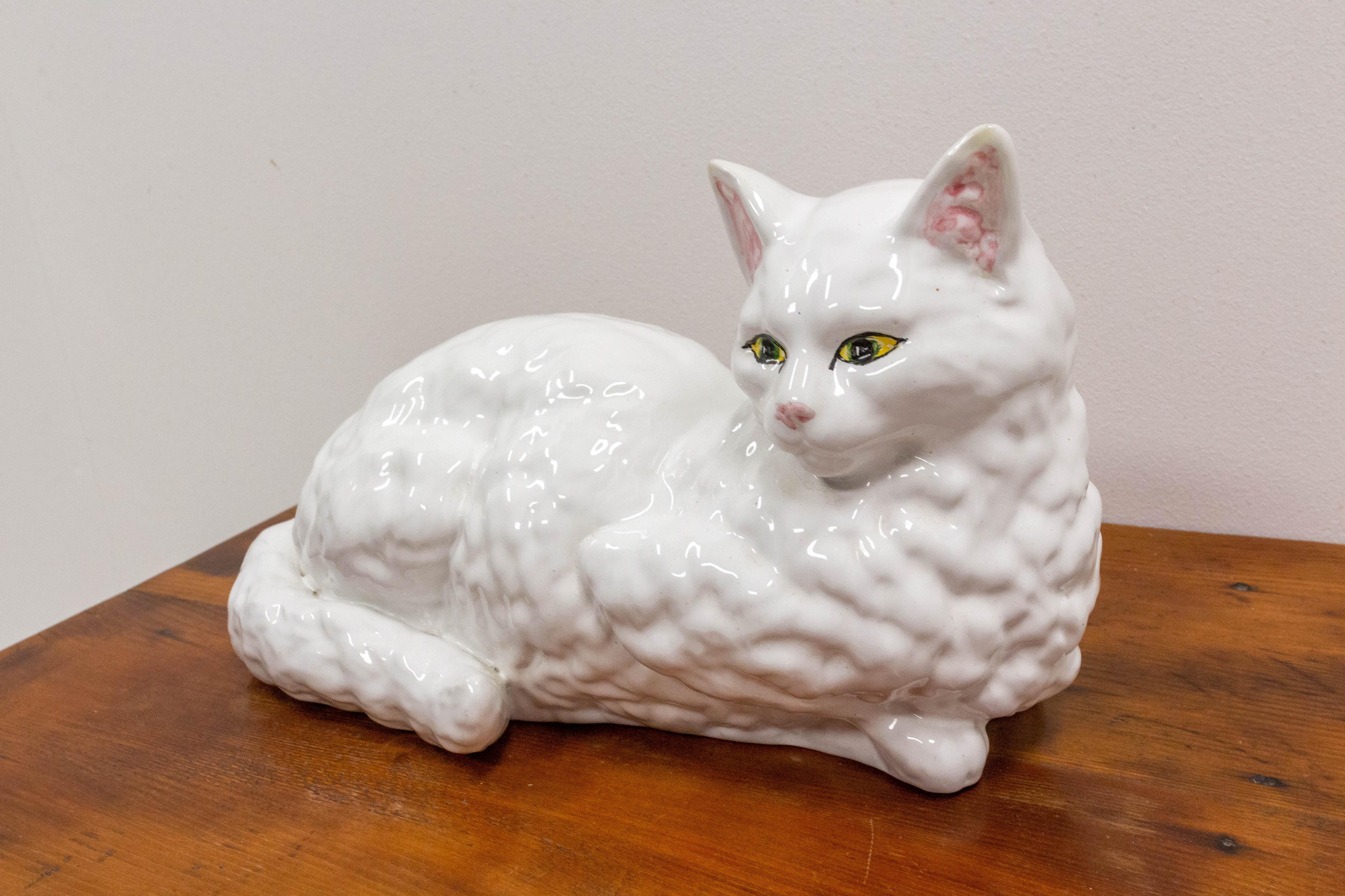 Lying Cat White Faience Statue, French circa 1980 In Good Condition In Labrit, Landes