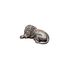 Lying lion figure in silver with perfect relief