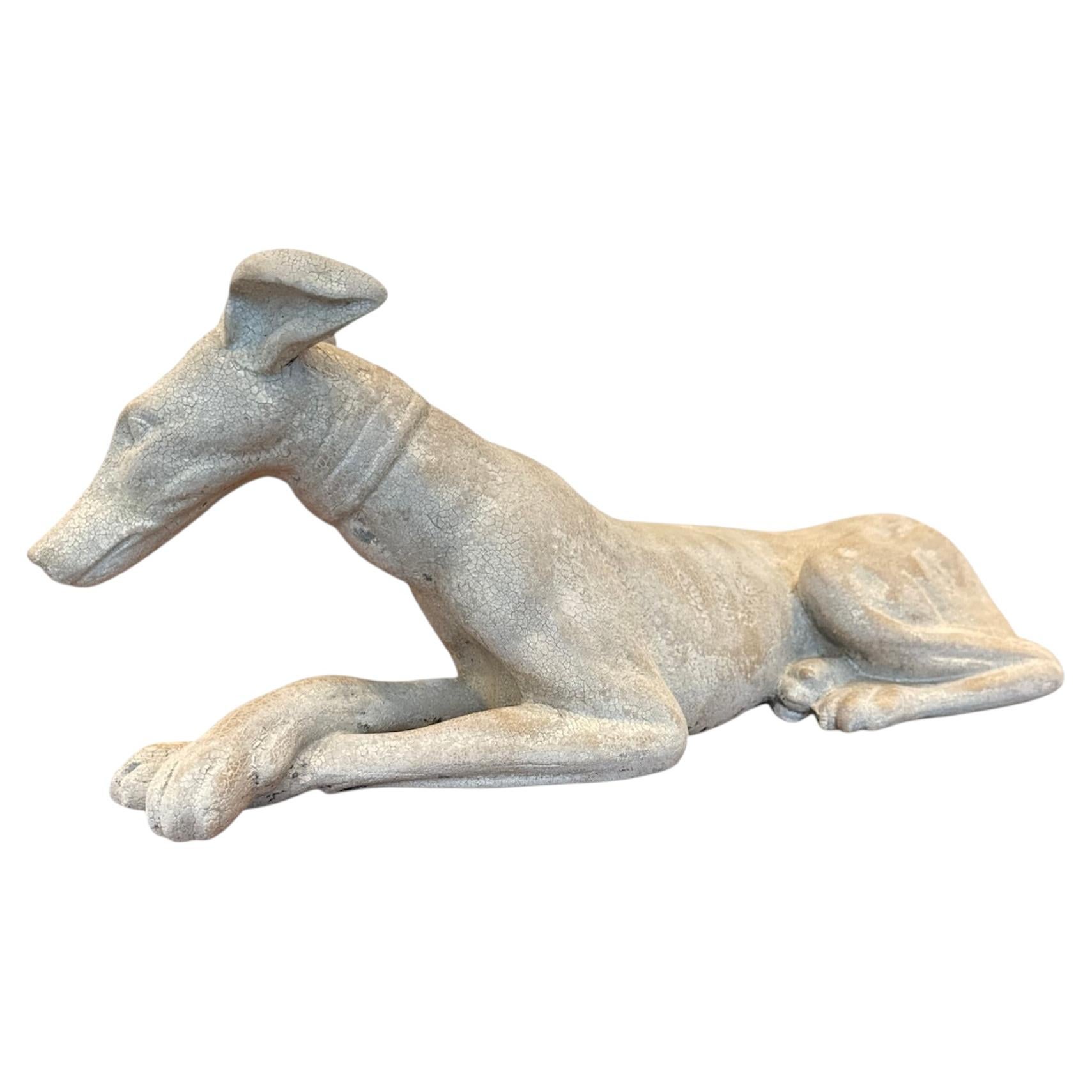 Liegender Whippet in Terrakotta
