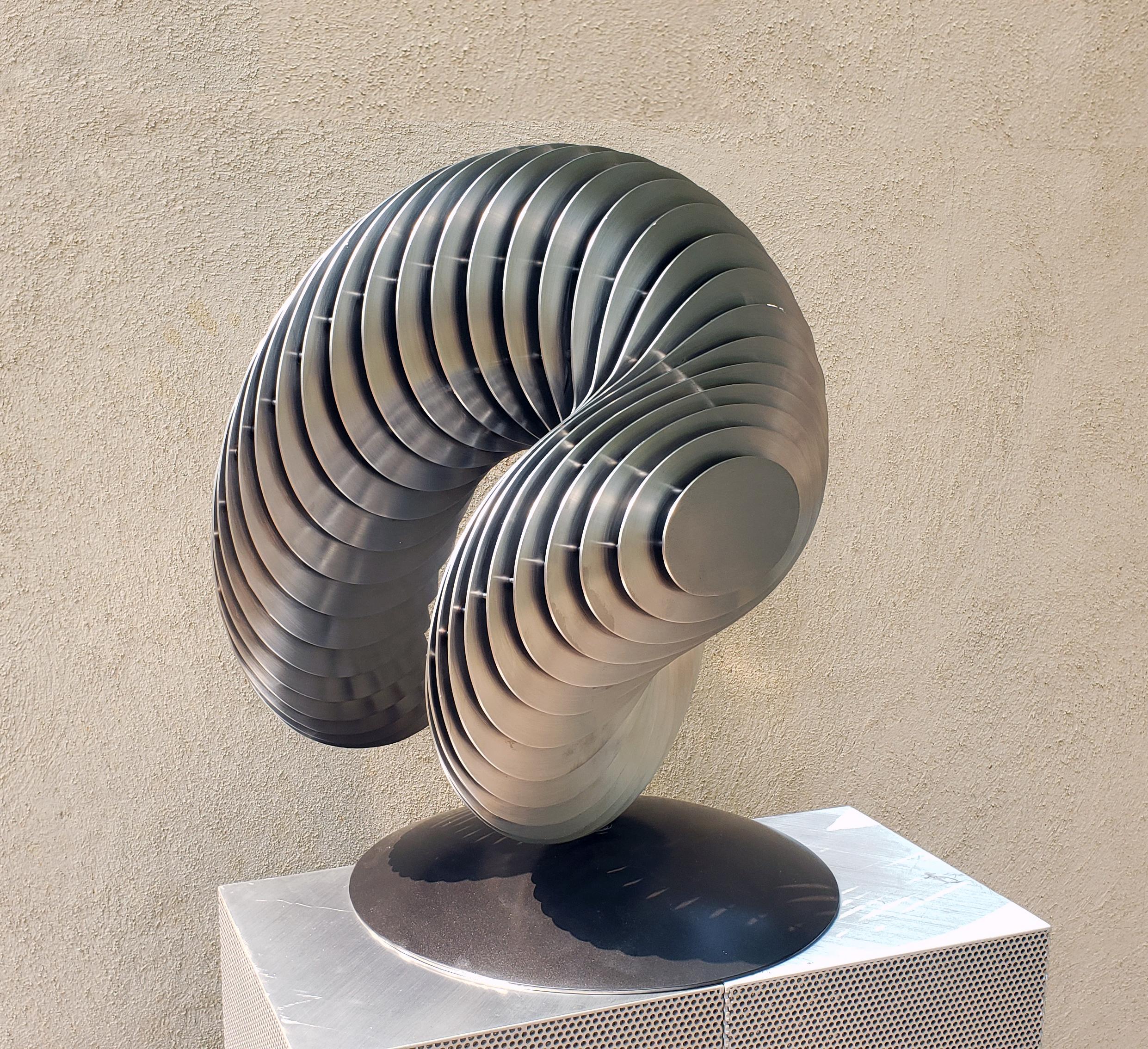 Yin Yang - Sculpture by Lyle London