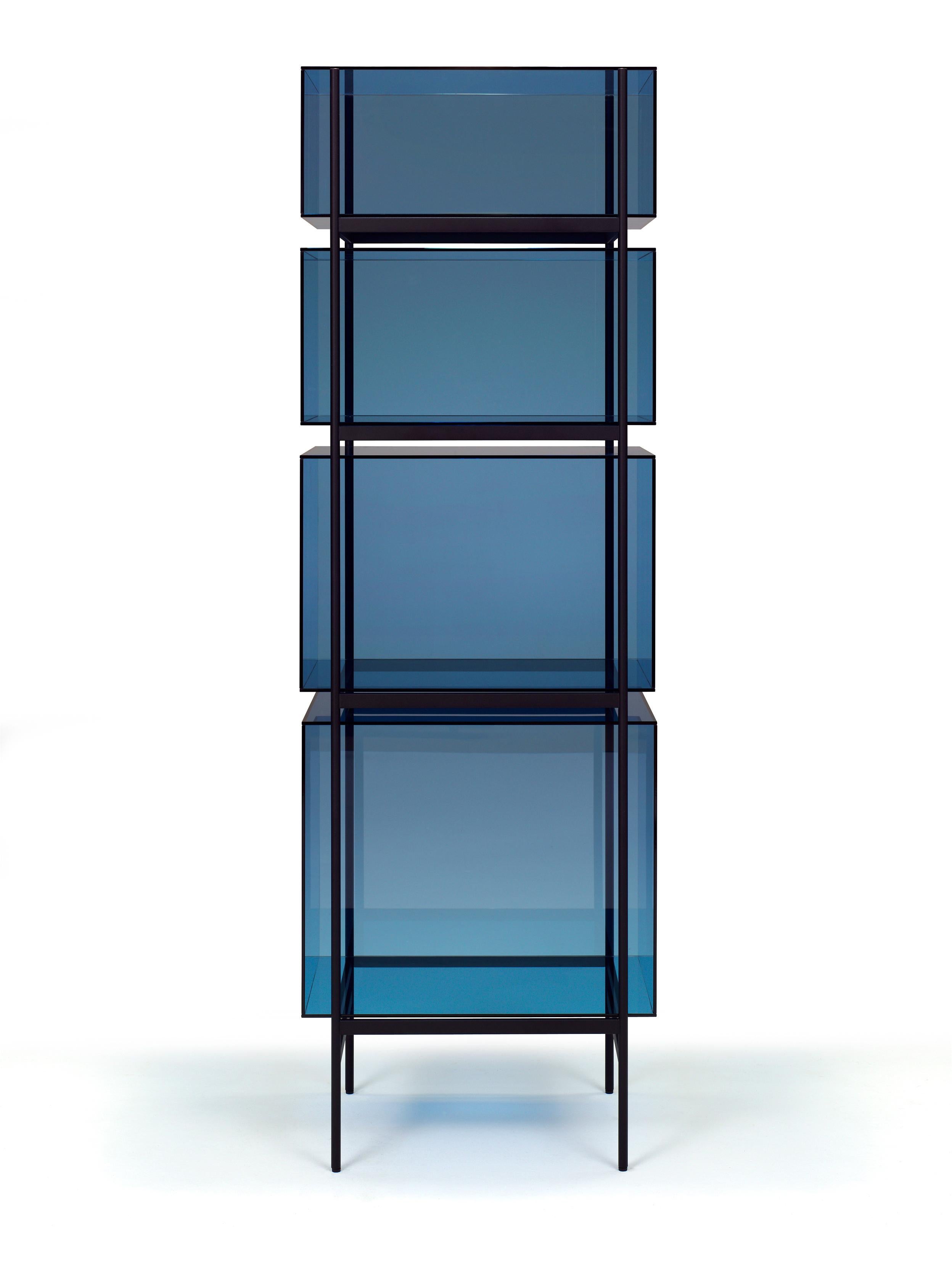 Postmoderne Lyn High Grey Black Cabinet by Pulpo en vente