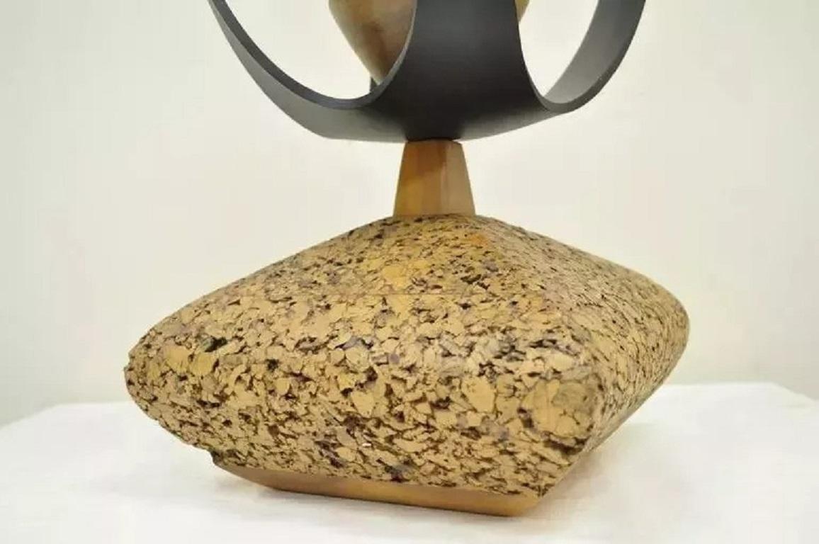 Lynard of California Cork Crackled Glass Walnut Atomic Era Modern Egg Table Lamp In condizioni buone in vendita a Philadelphia, PA