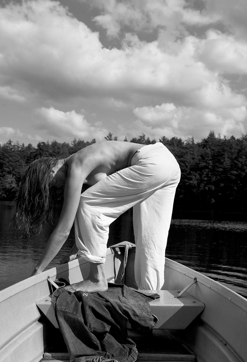 Lynda Churilla Black and White Photograph – Tara, Adirondacks, 2015