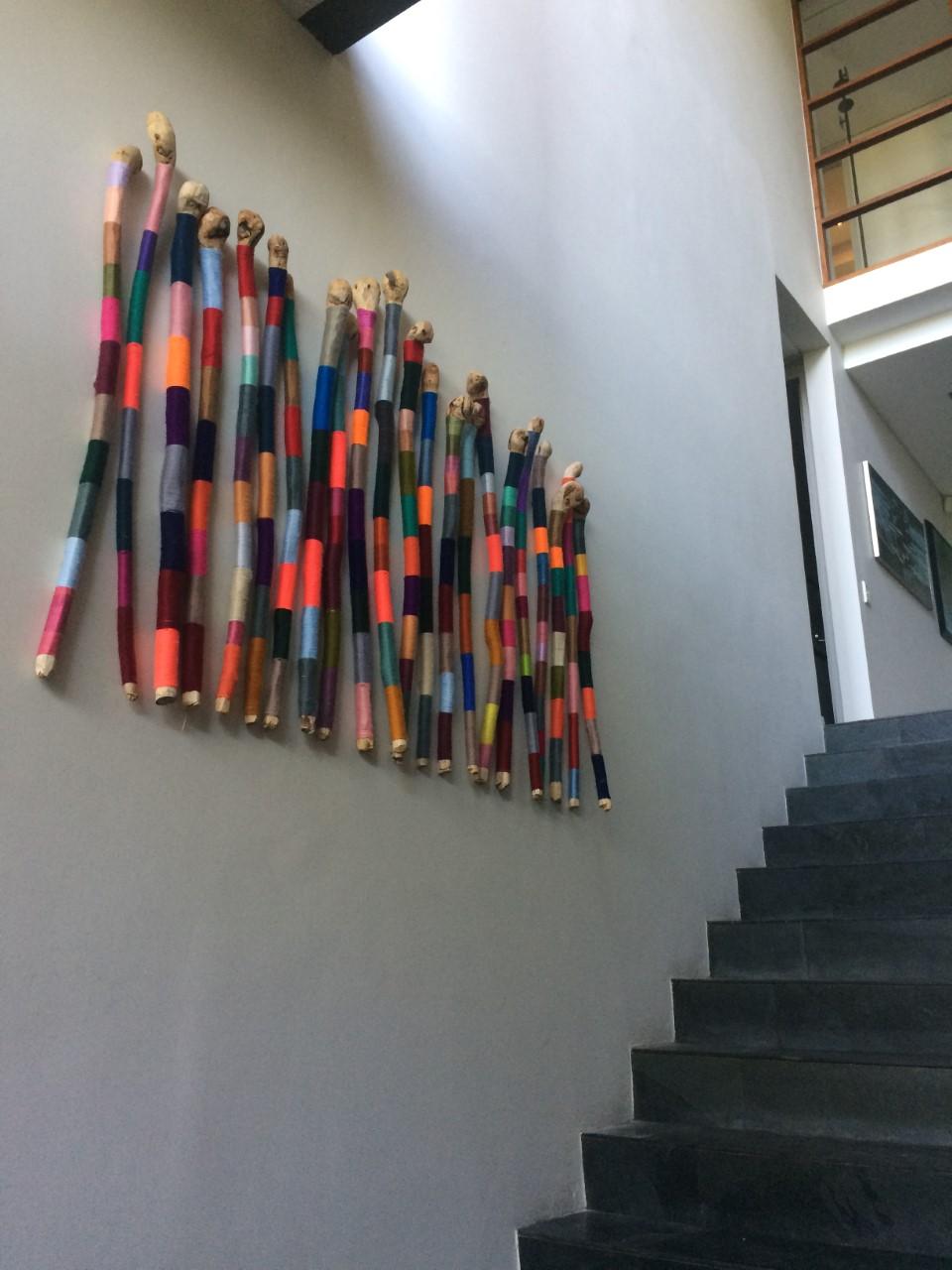 Arc-en-ciel météorique
2021
Fil à broder,  acrylique et laine sur bois
dimensions variables
300 $ par bâton

Lyndi Sales est une artiste basée au Cap, en Afrique du Sud. Elle a créé une série d'installations et d'œuvres d'art au cours des seize