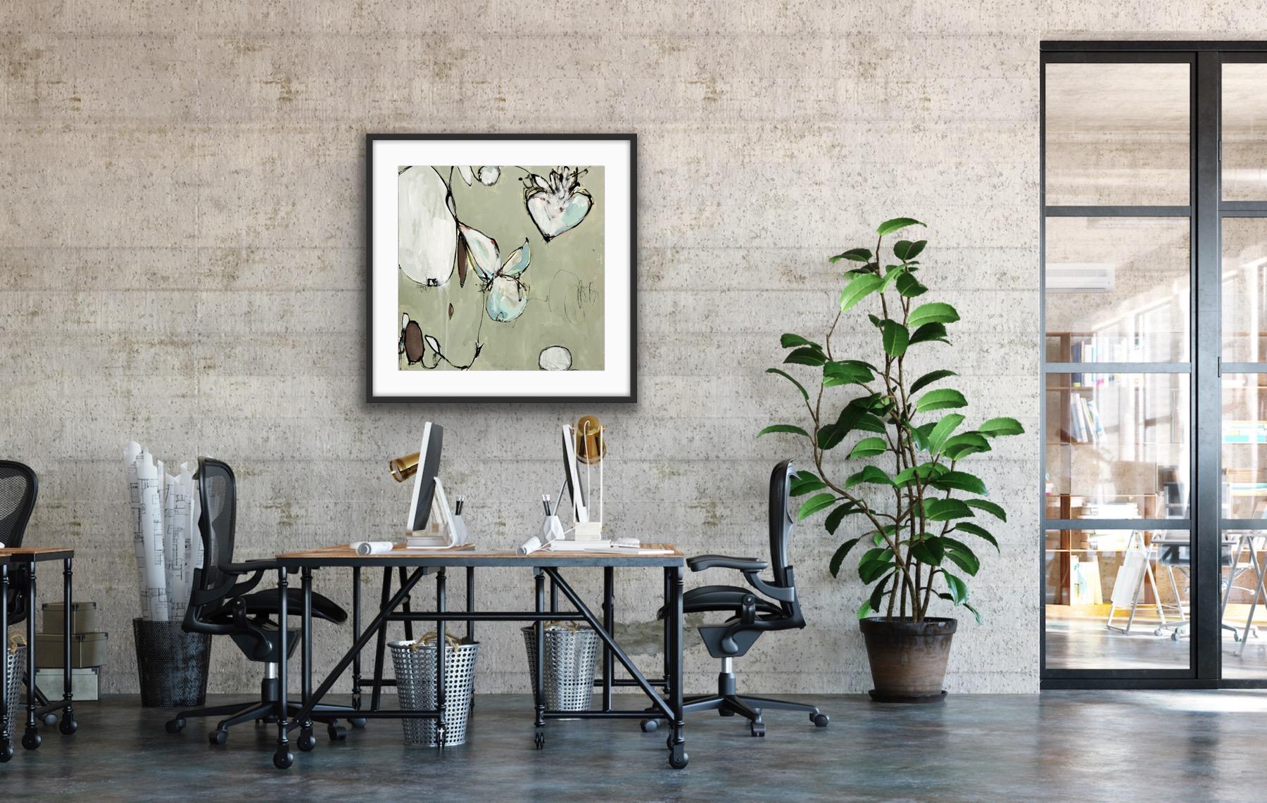 Pittura astratta originale in acrilico Casa sulla spiaggia bianco pallido verde salvia - Painting di Lynette Reed