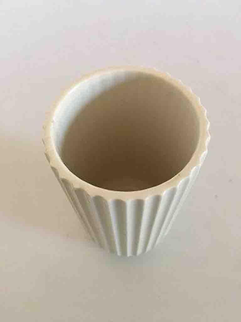 Lyngby vase 15 cm H. 

Lyngby Porcelain. 

Vintage, i fin hel stand.
       