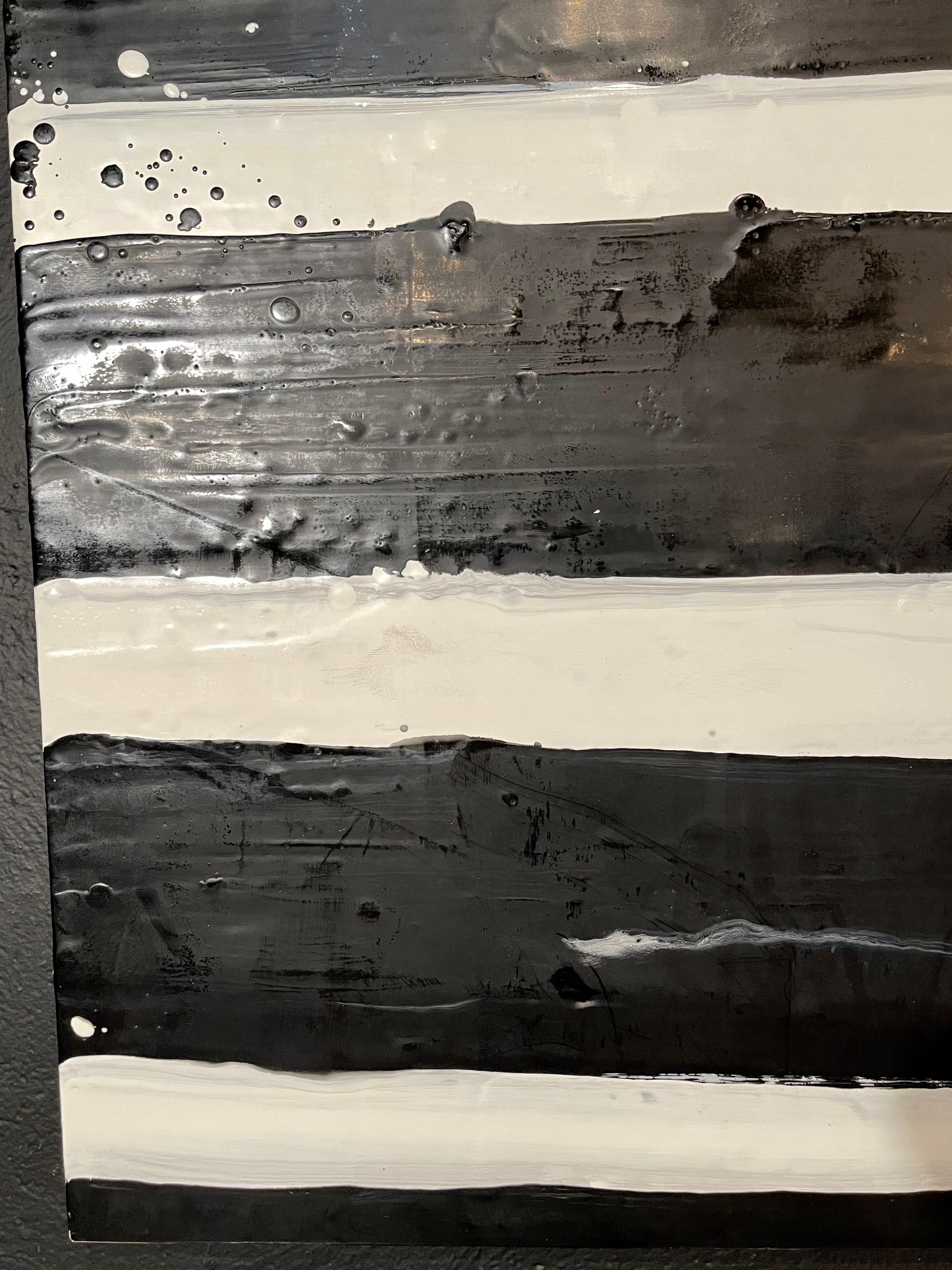 Lynn Basa Enkaustik-Paneel mit schwarz-weiß gestreiften Streifen „Doppleganger“, 2013 im Zustand „Gut“ im Angebot in Stamford, CT