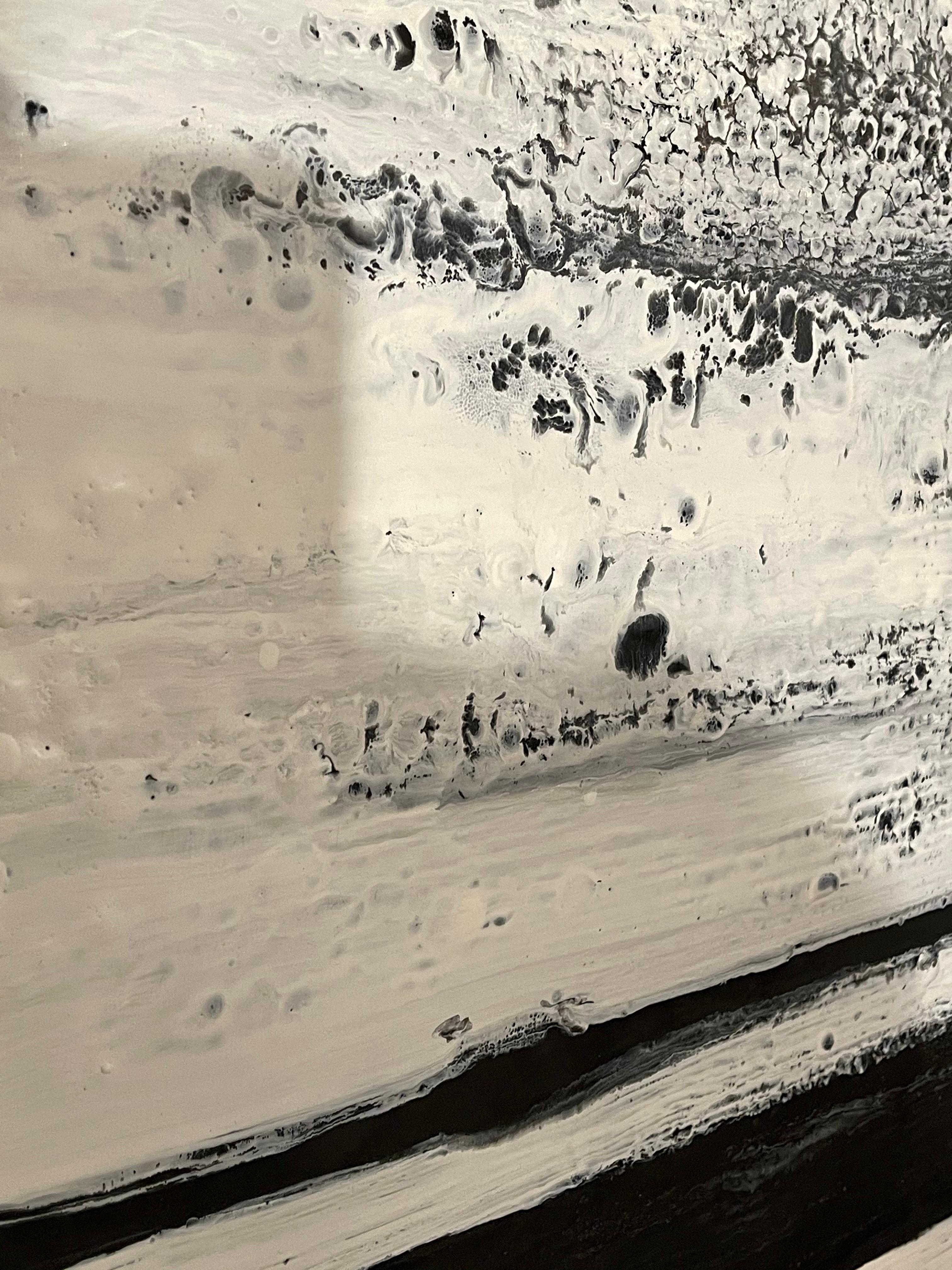 Lynn Basa Enkaustik-Paneel mit schwarz-weiß gestreiften Streifen „The Speckled“, 2013 (20. Jahrhundert) im Angebot