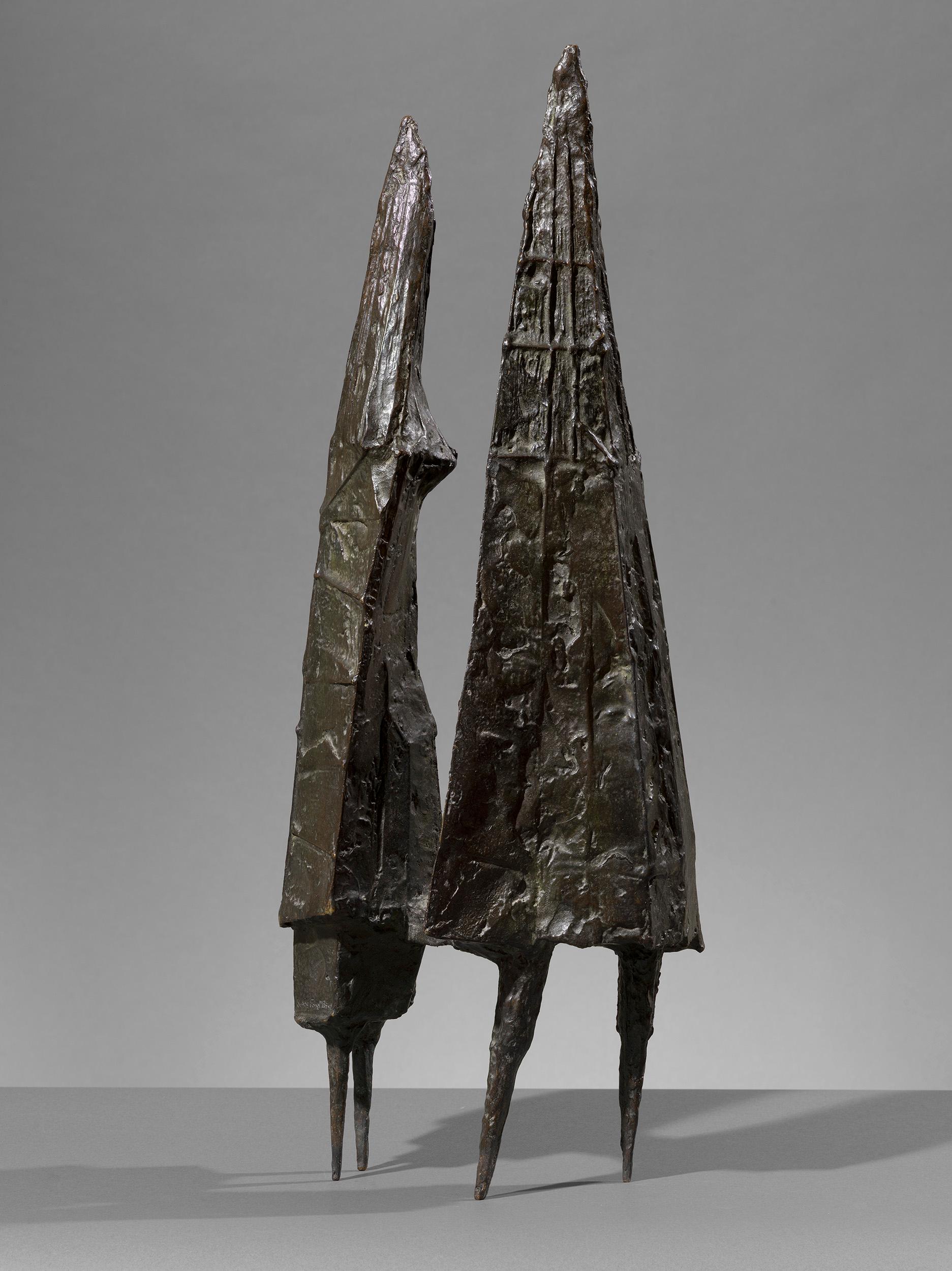 Boy & Girl - 20. Jahrhundert, Bronze, Skulptur von Lynn Chadwick im Angebot 1