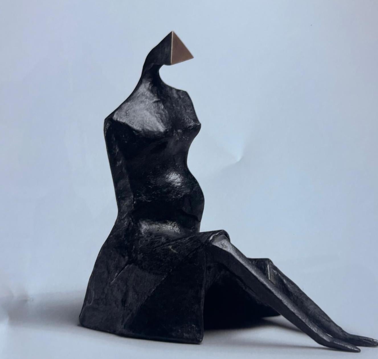 Figure assise par Lynn Chadwick en vente 2