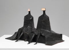 Figures assises dans des robes I - 20e siècle, bronze, sculpture de Lynn Chadwick