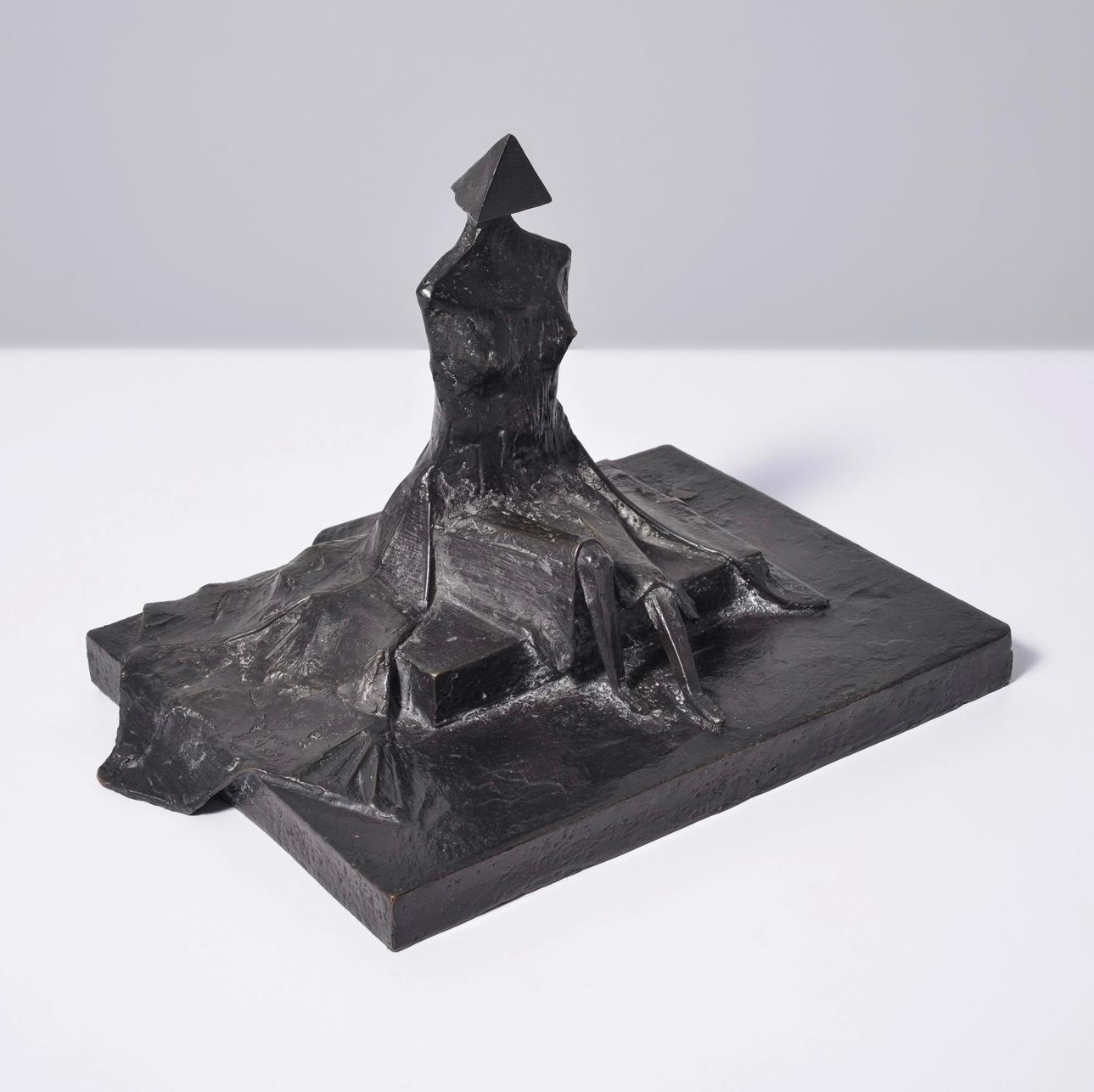 Abstract Sculpture Lynn Chadwick - Femme assise en robe II (C53) Bronze Sculpture figurative