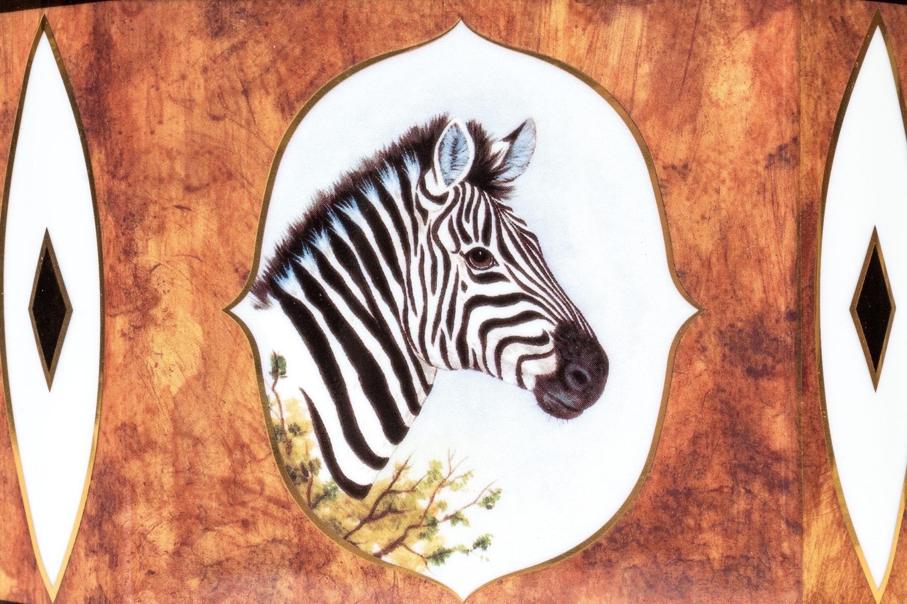 Moderne Jardinière sur pied « CHASE » en céramique de Lynn Chase, portraits africains en vente