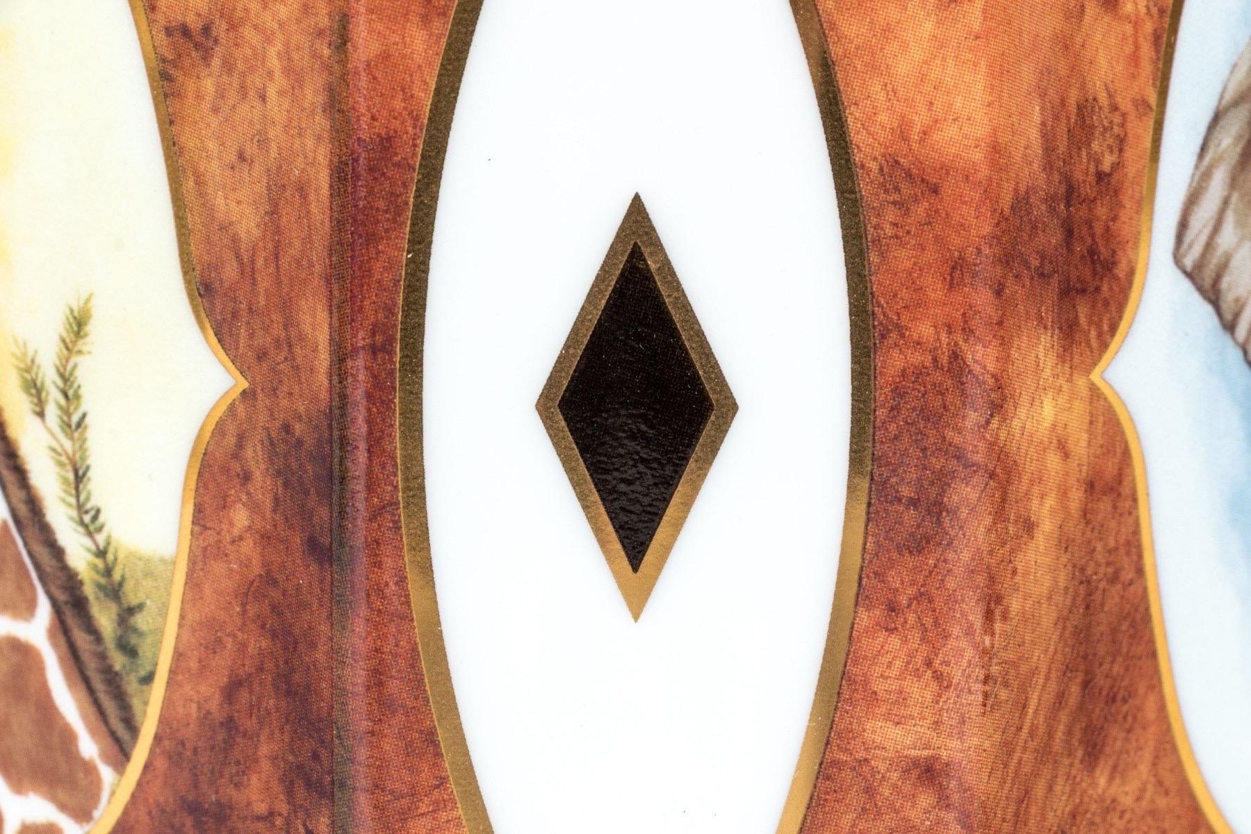 Américain Jardinière sur pied « CHASE » en céramique de Lynn Chase, portraits africains en vente